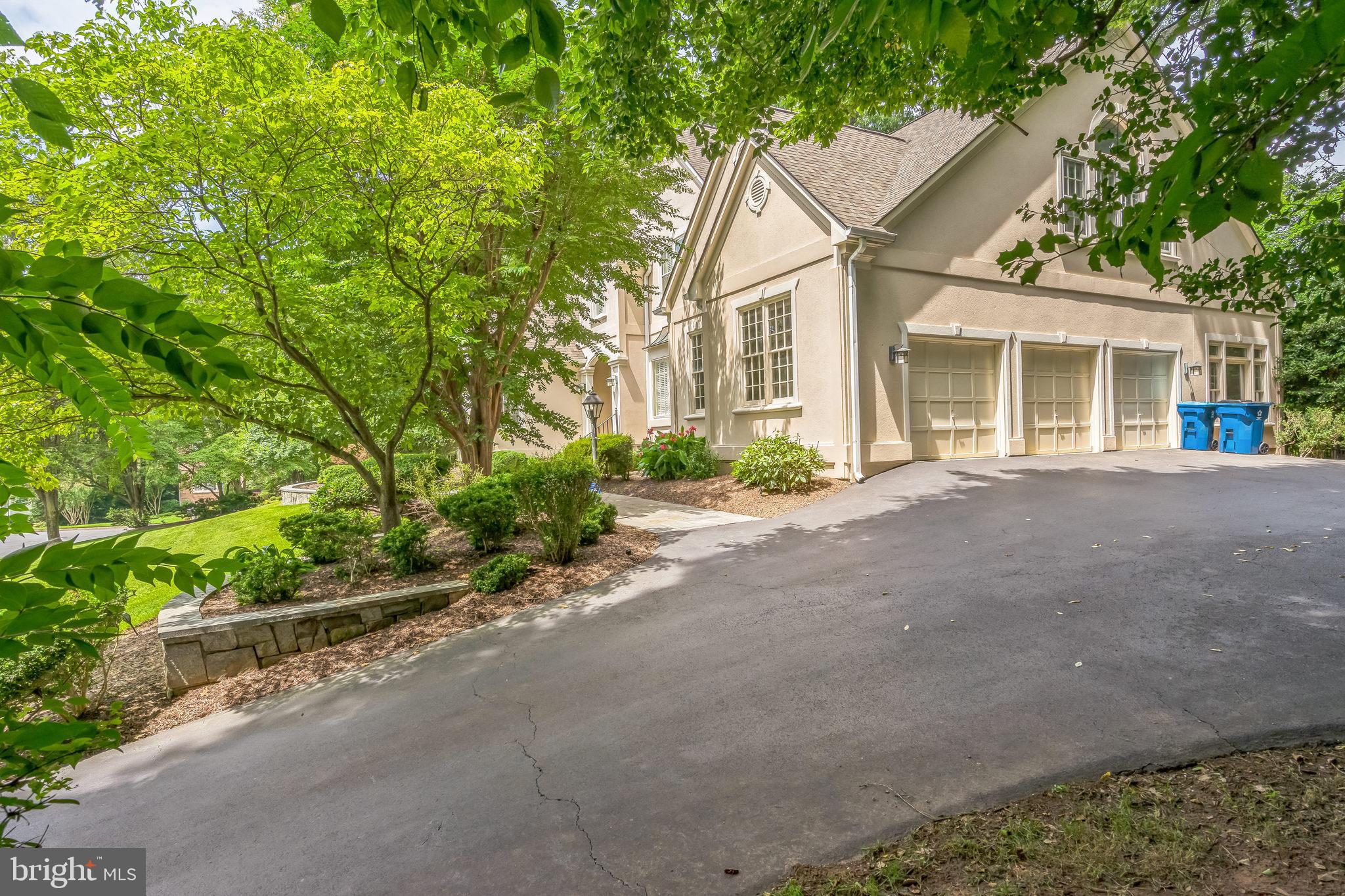 OAKTON ESTATES - Residential