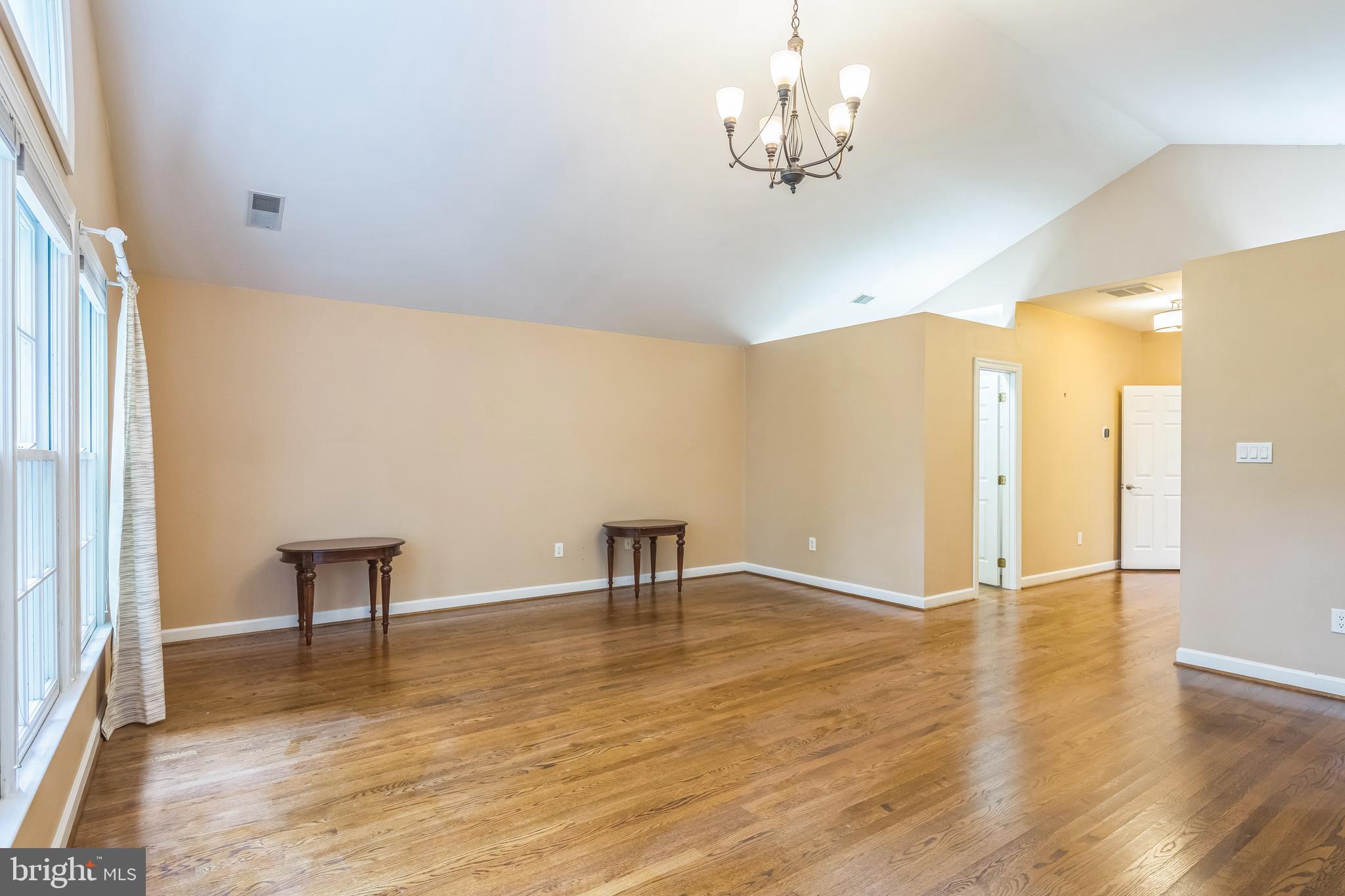 OAKTON ESTATES - Residential