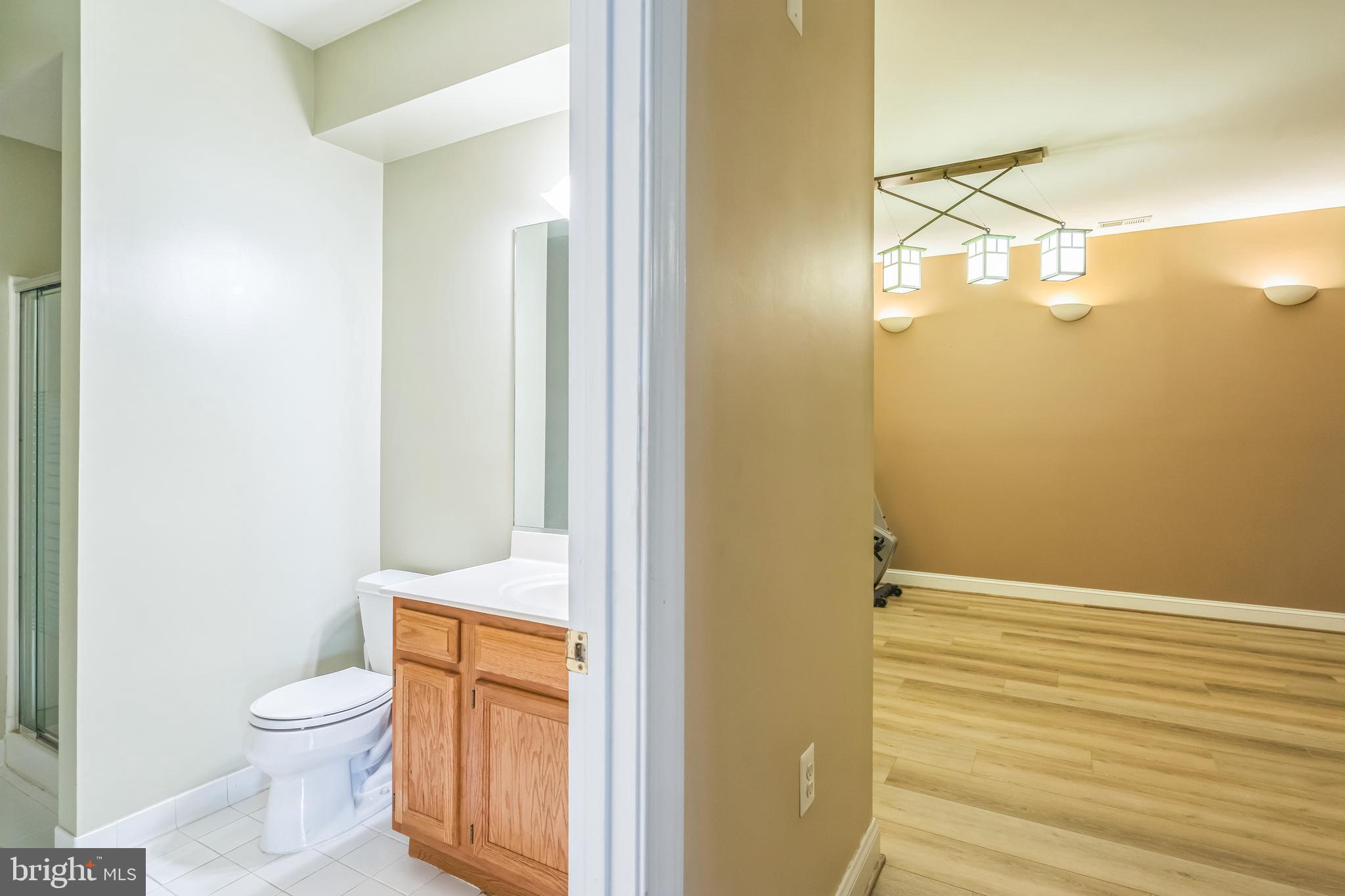 OAKTON ESTATES - Residential