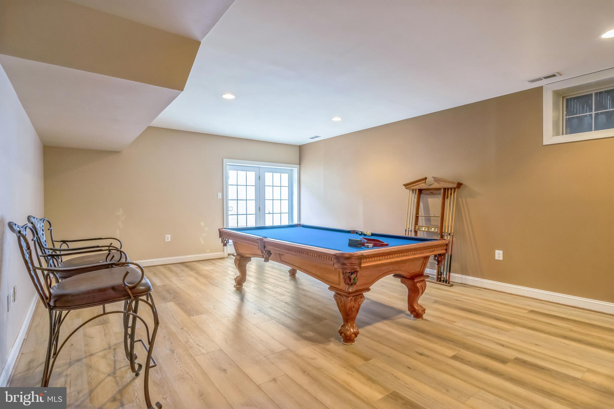 OAKTON ESTATES - Residential