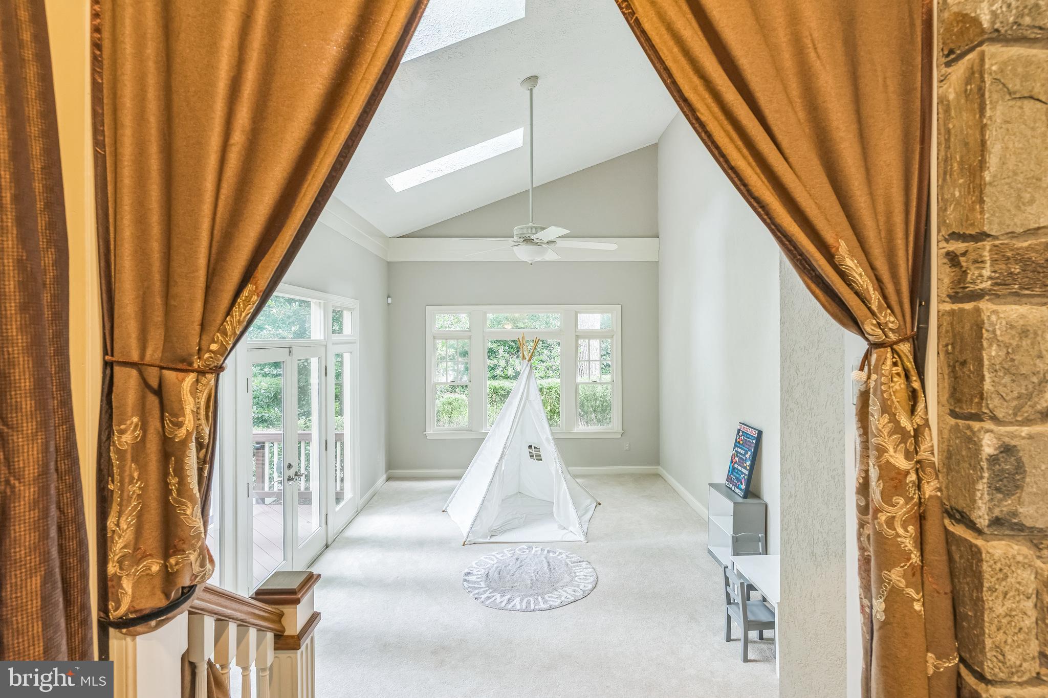 OAKTON ESTATES - Residential