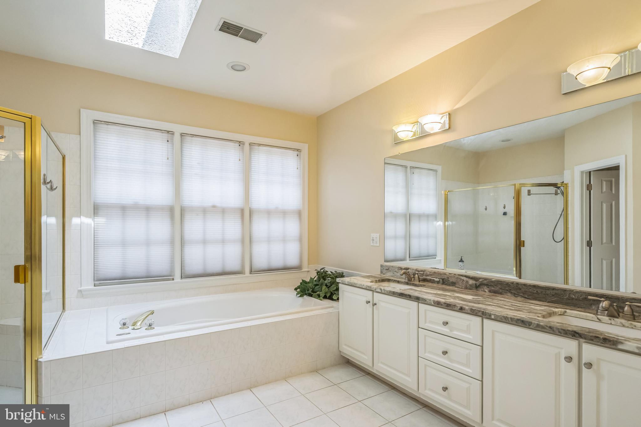 OAKTON ESTATES - Residential