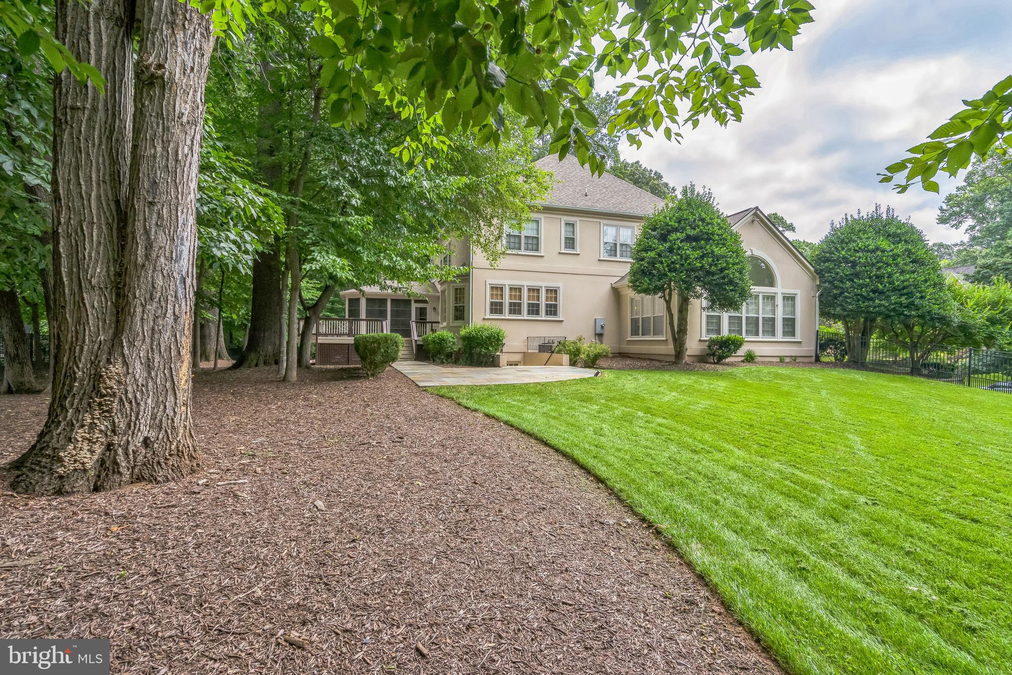 OAKTON ESTATES - Residential