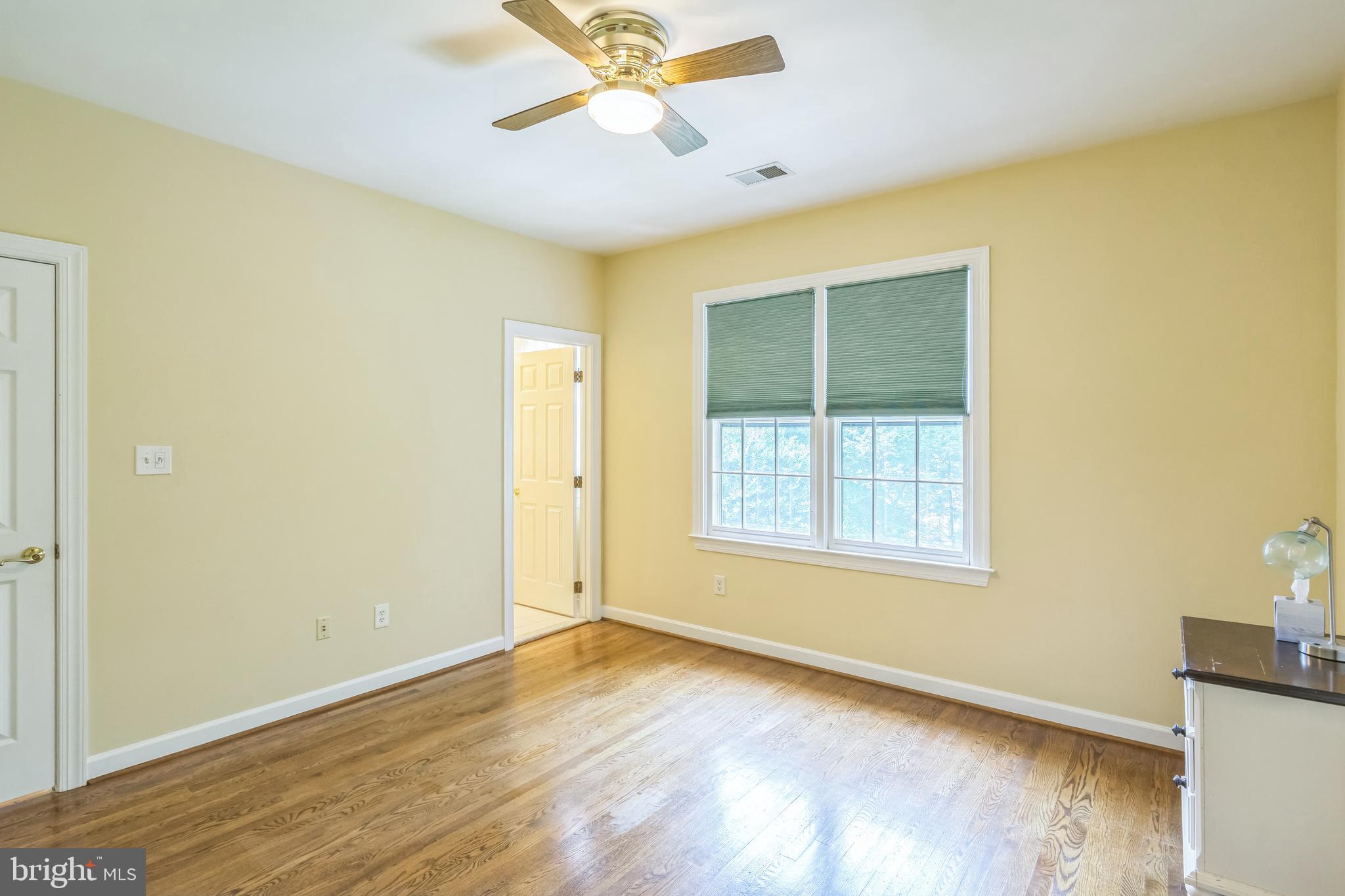 OAKTON ESTATES - Residential