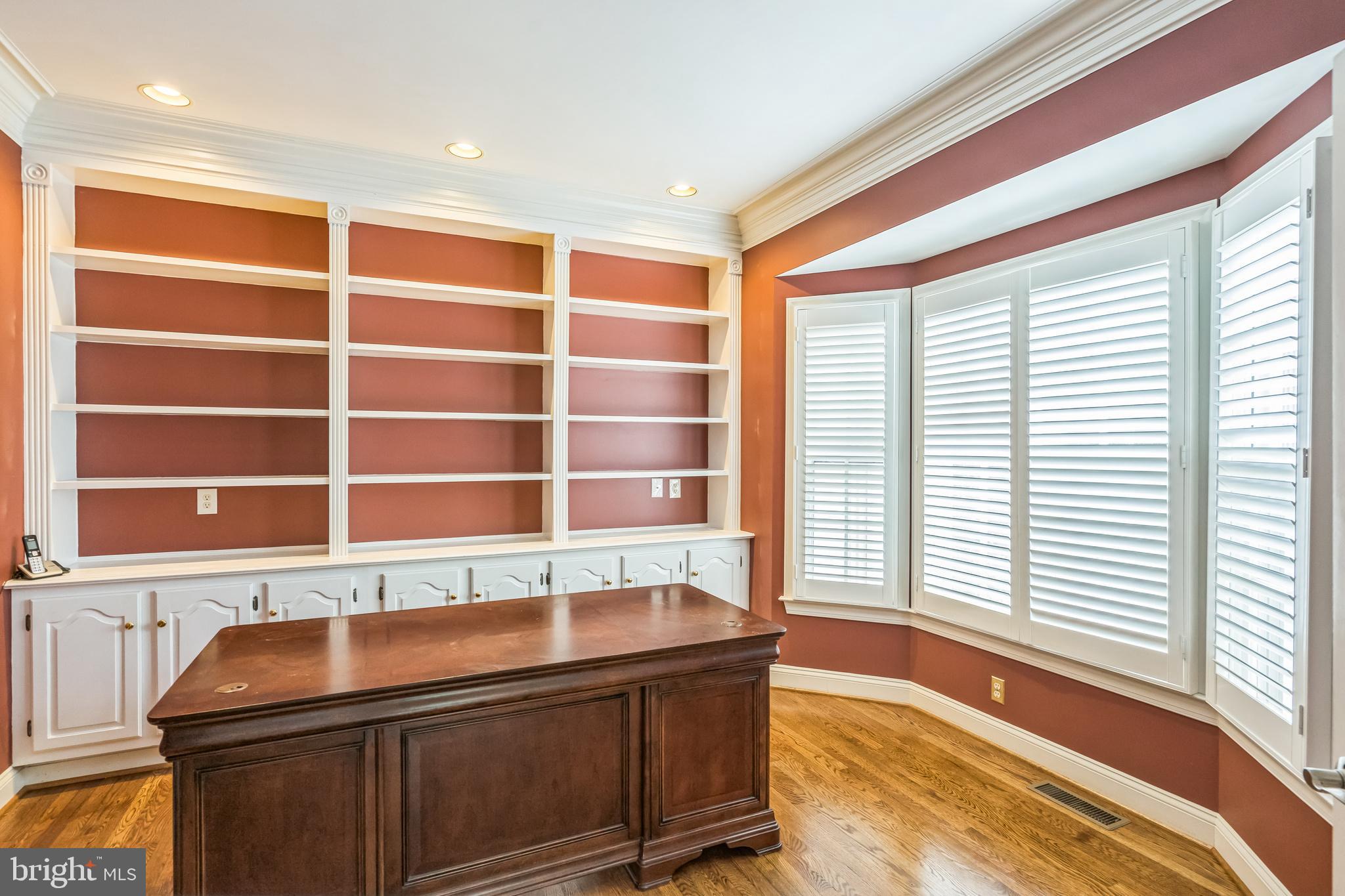 OAKTON ESTATES - Residential