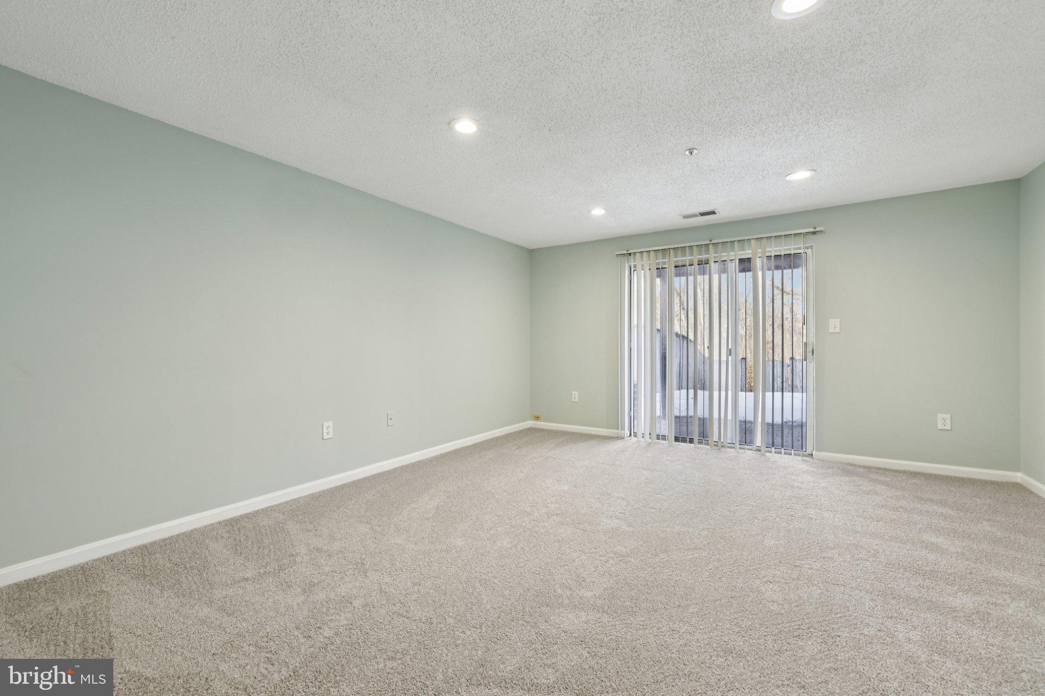 SHEFFIELD GLEN TOWNHOMES - Residential