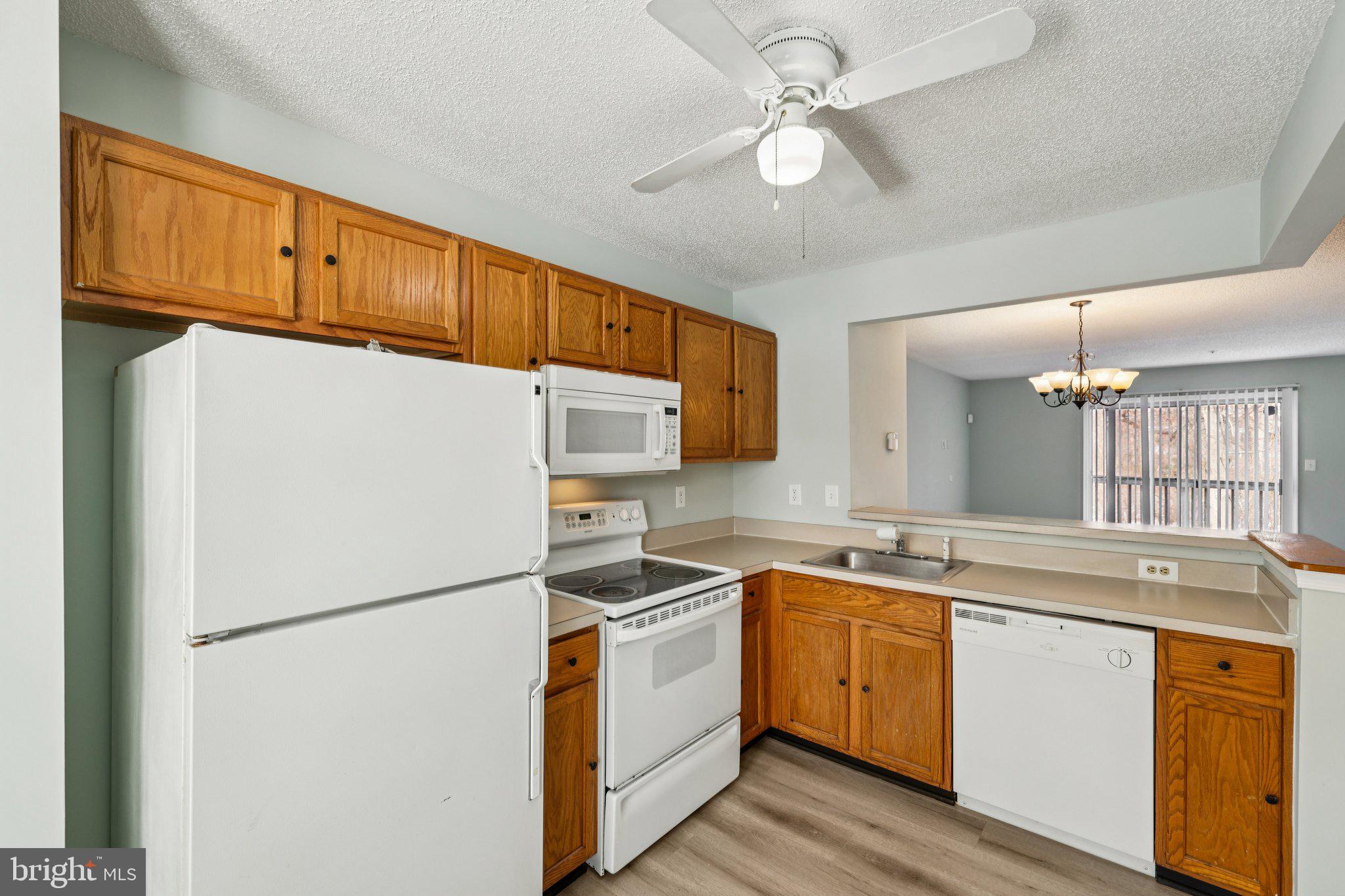 SHEFFIELD GLEN TOWNHOMES - Residential