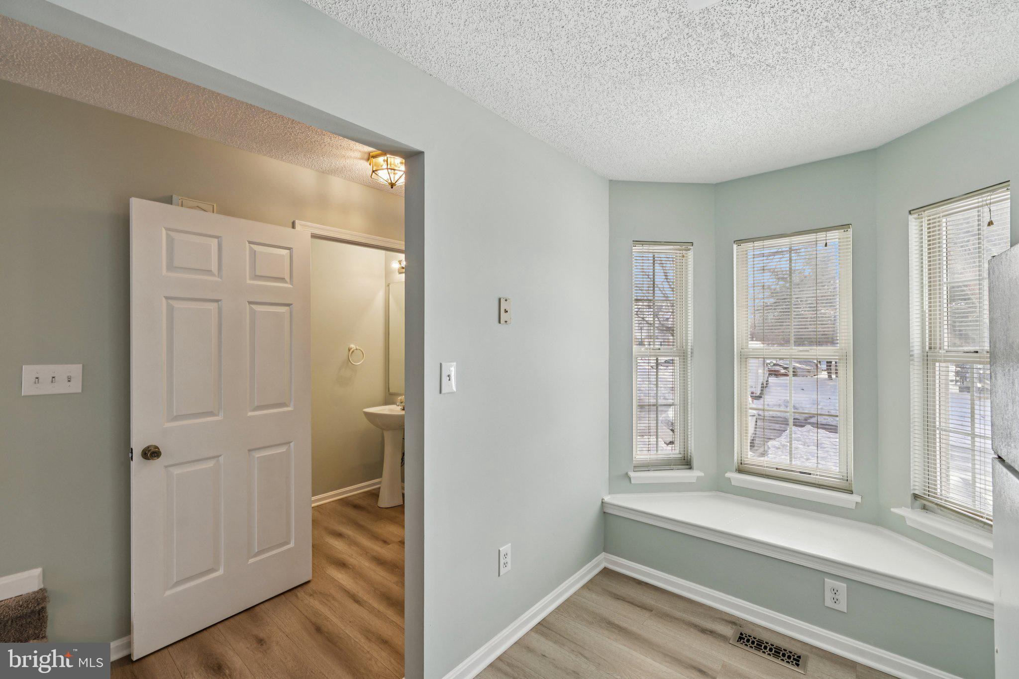 SHEFFIELD GLEN TOWNHOMES - Residential