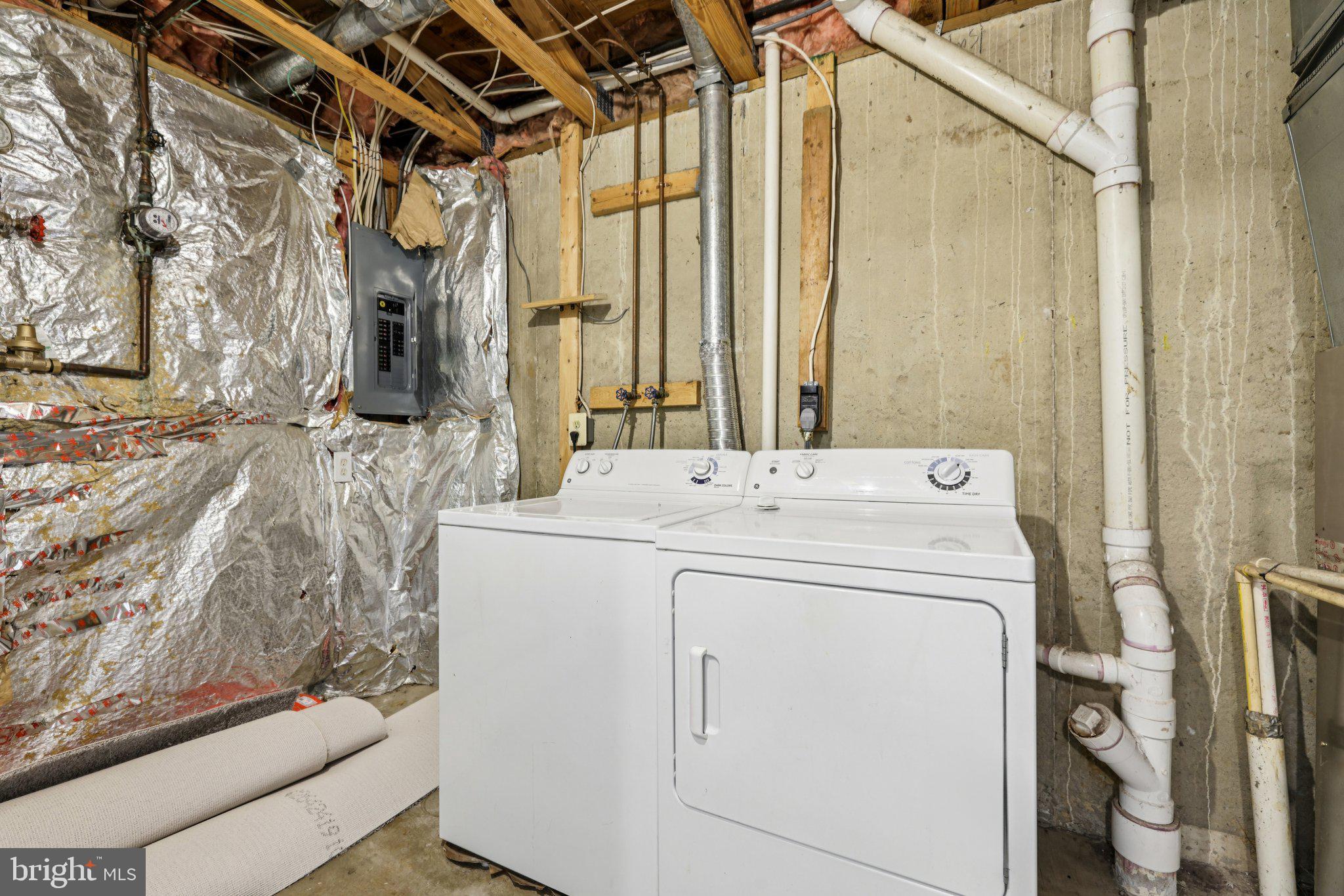 SHEFFIELD GLEN TOWNHOMES - Residential