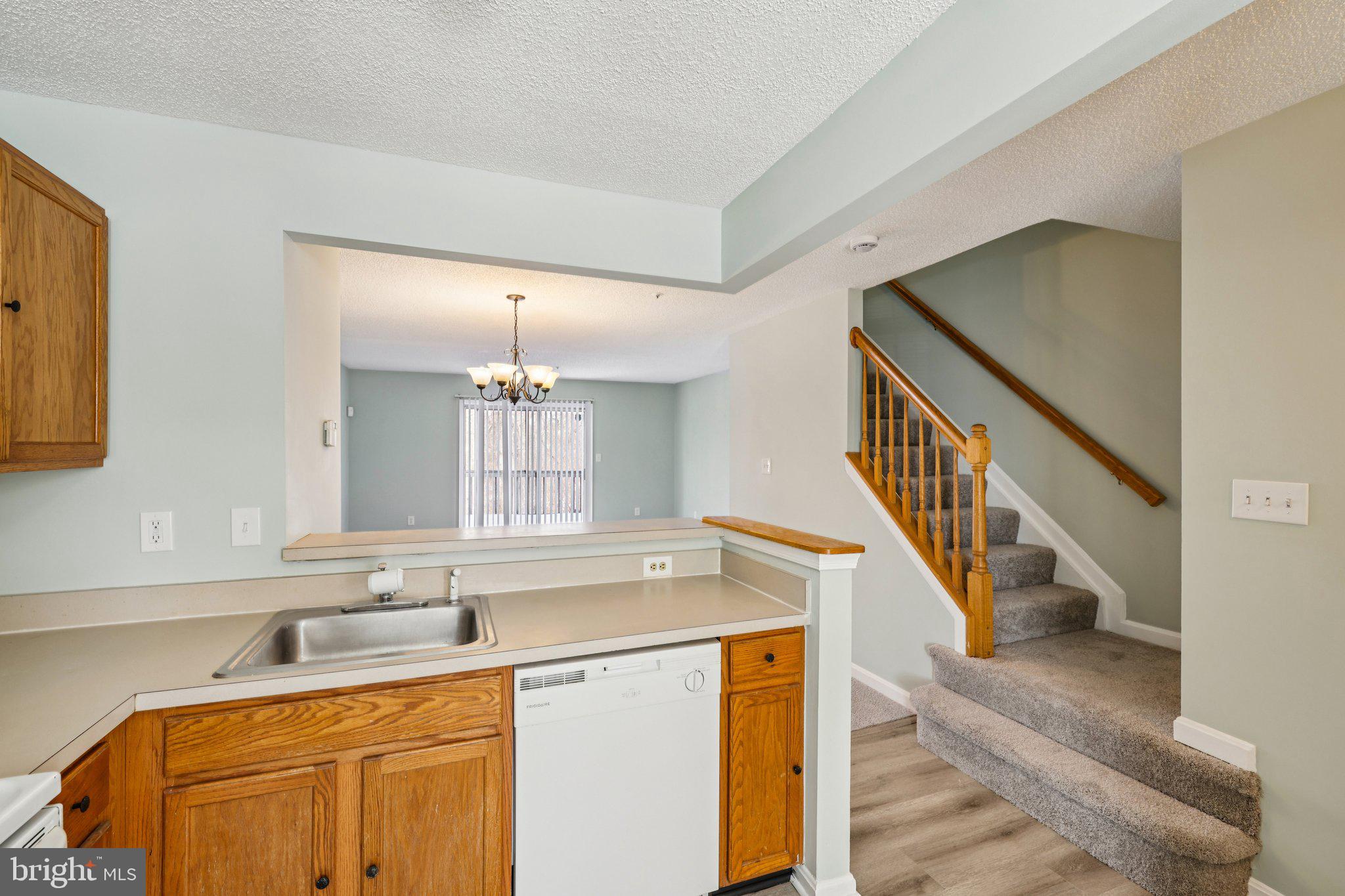 SHEFFIELD GLEN TOWNHOMES - Residential