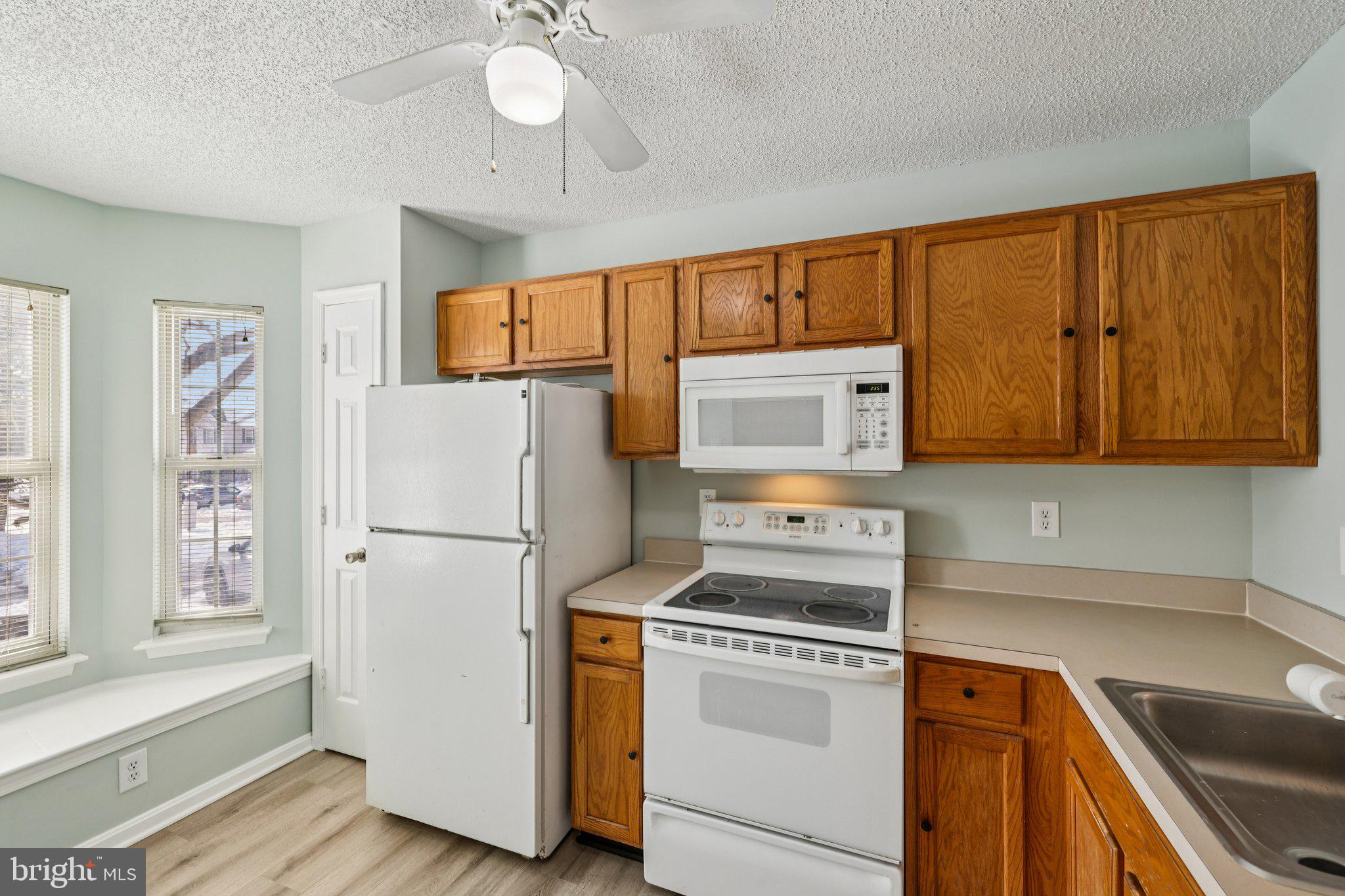 SHEFFIELD GLEN TOWNHOMES - Residential