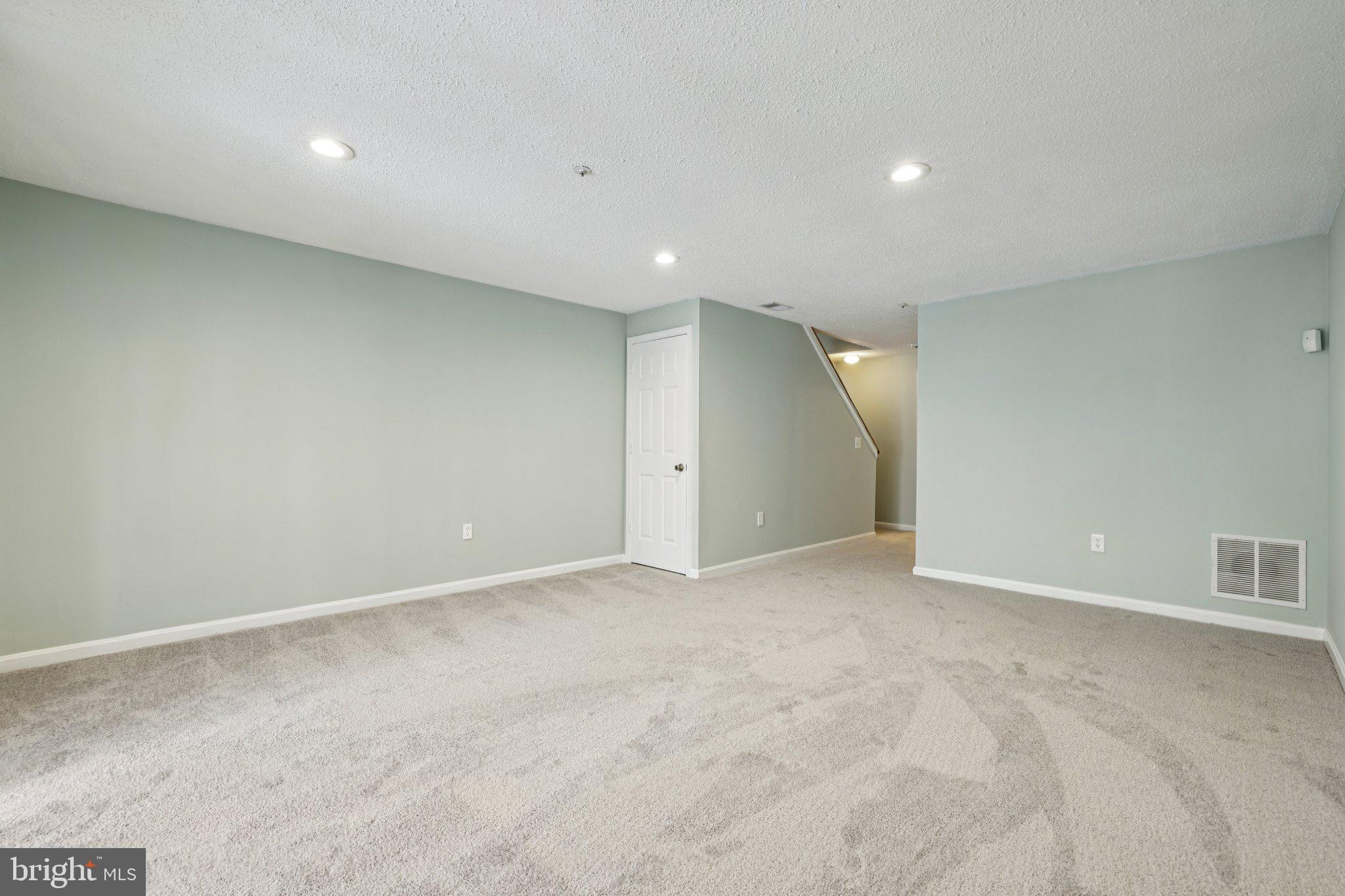 SHEFFIELD GLEN TOWNHOMES - Residential