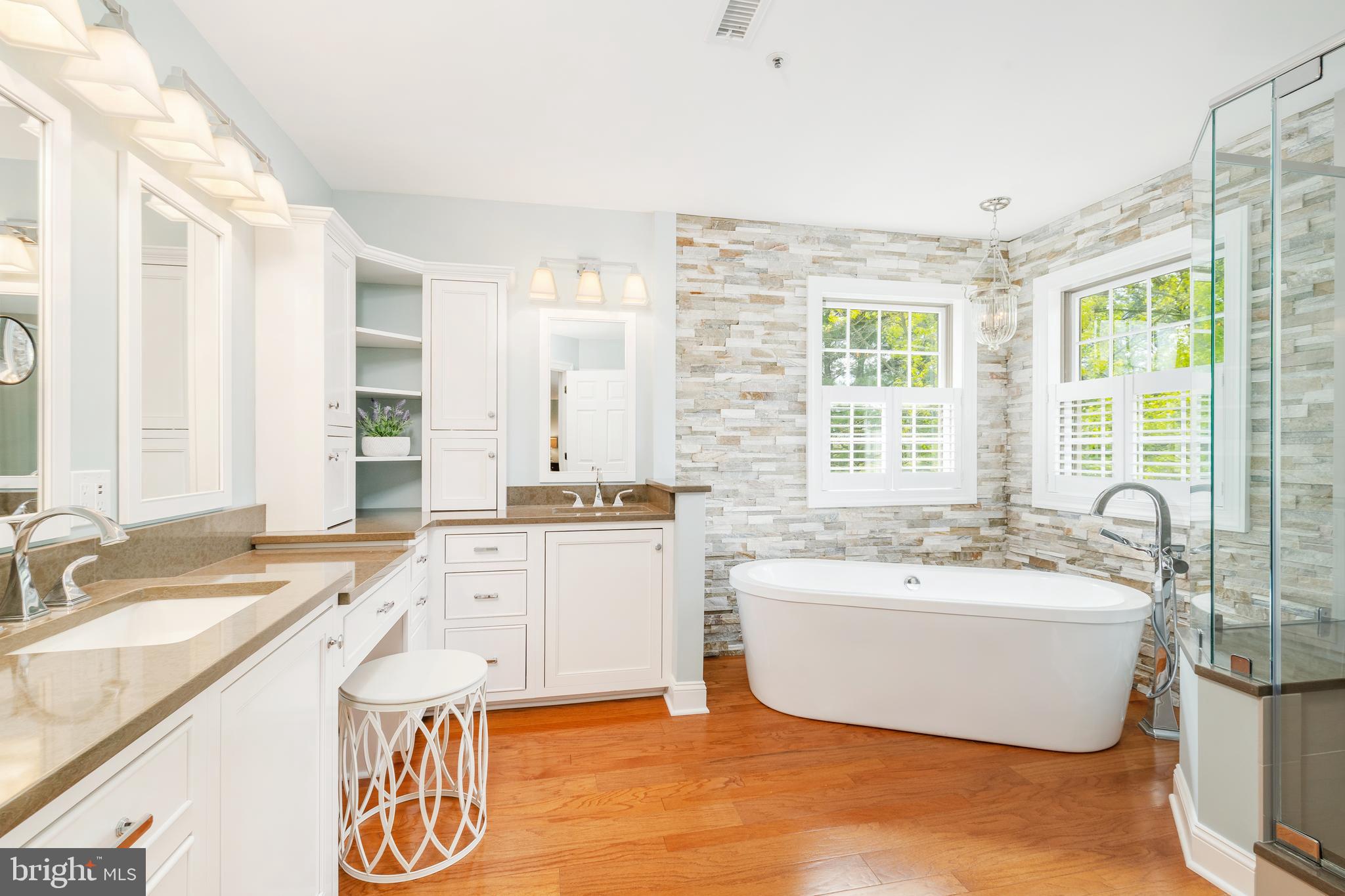 COUNTRY CLUB ESTS - Residential