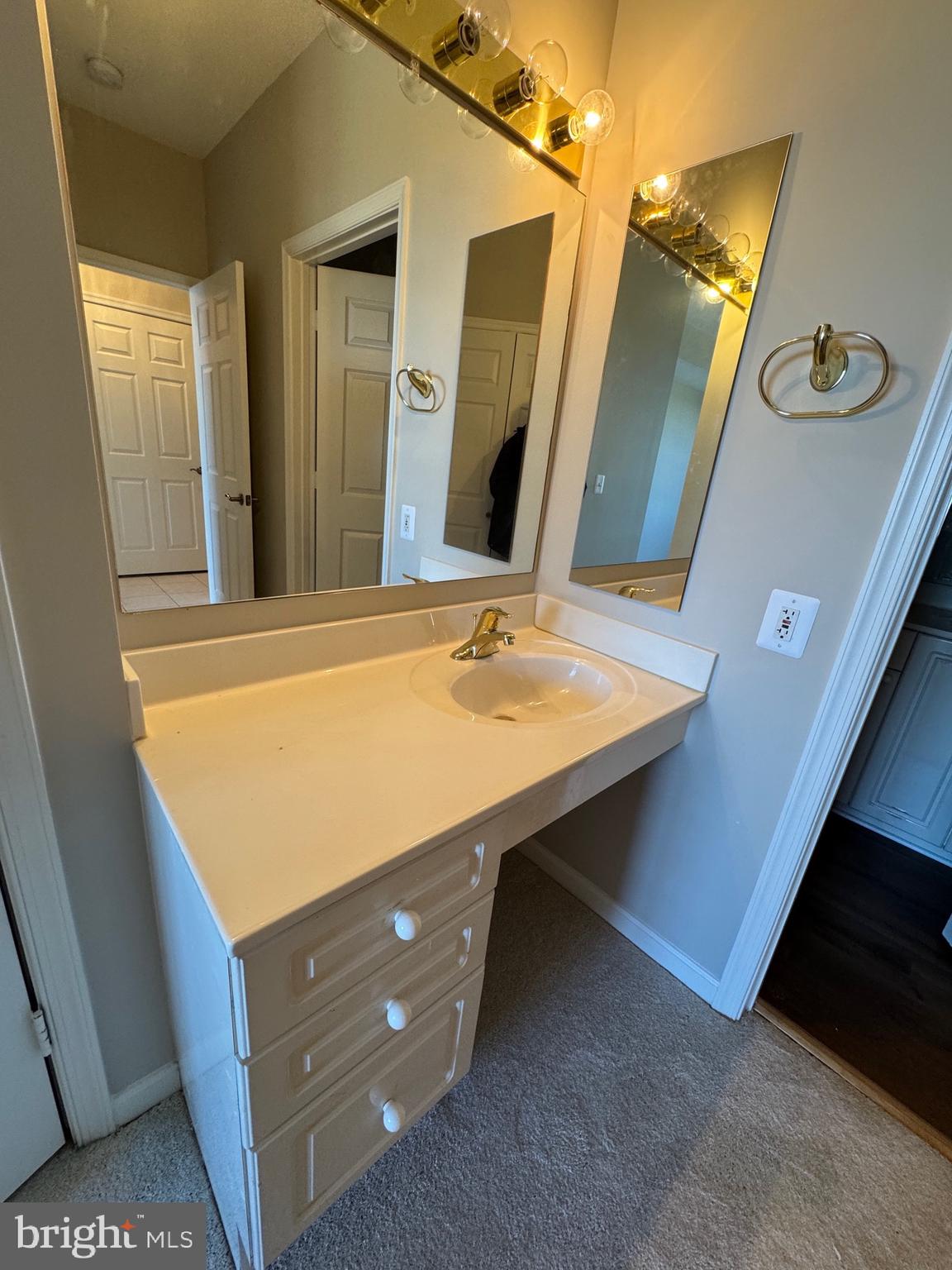 LANSDOWNE WOODS LEISURE WORLD - Residential Lease