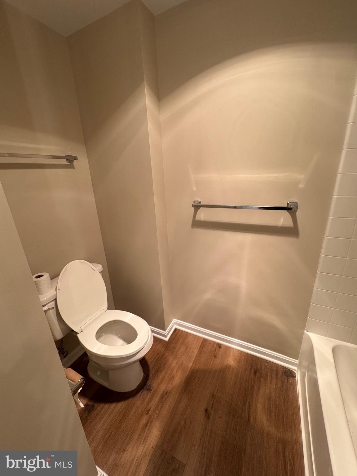 LANSDOWNE WOODS LEISURE WORLD - Residential Lease