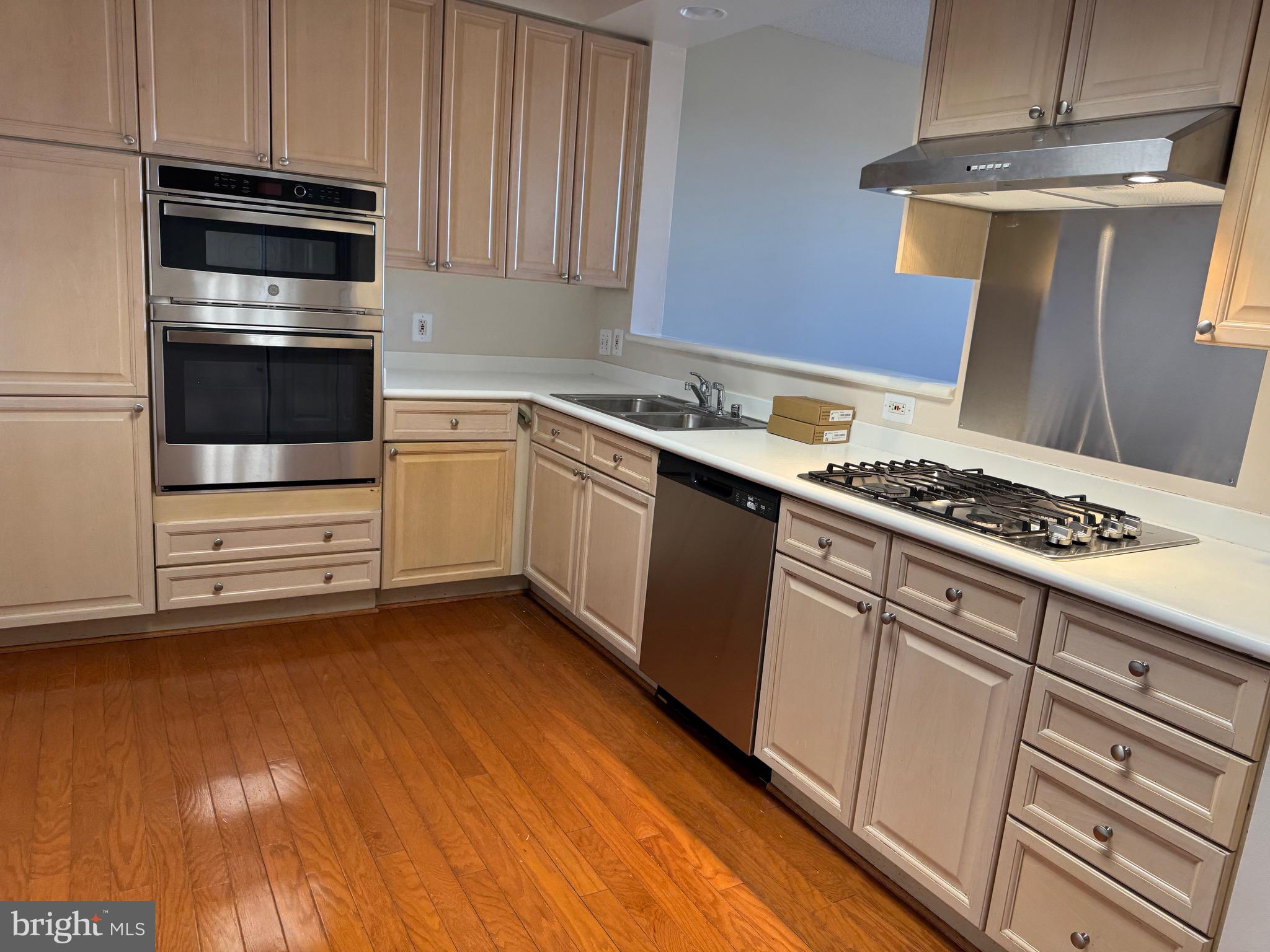 LANSDOWNE WOODS LEISURE WORLD - Residential Lease