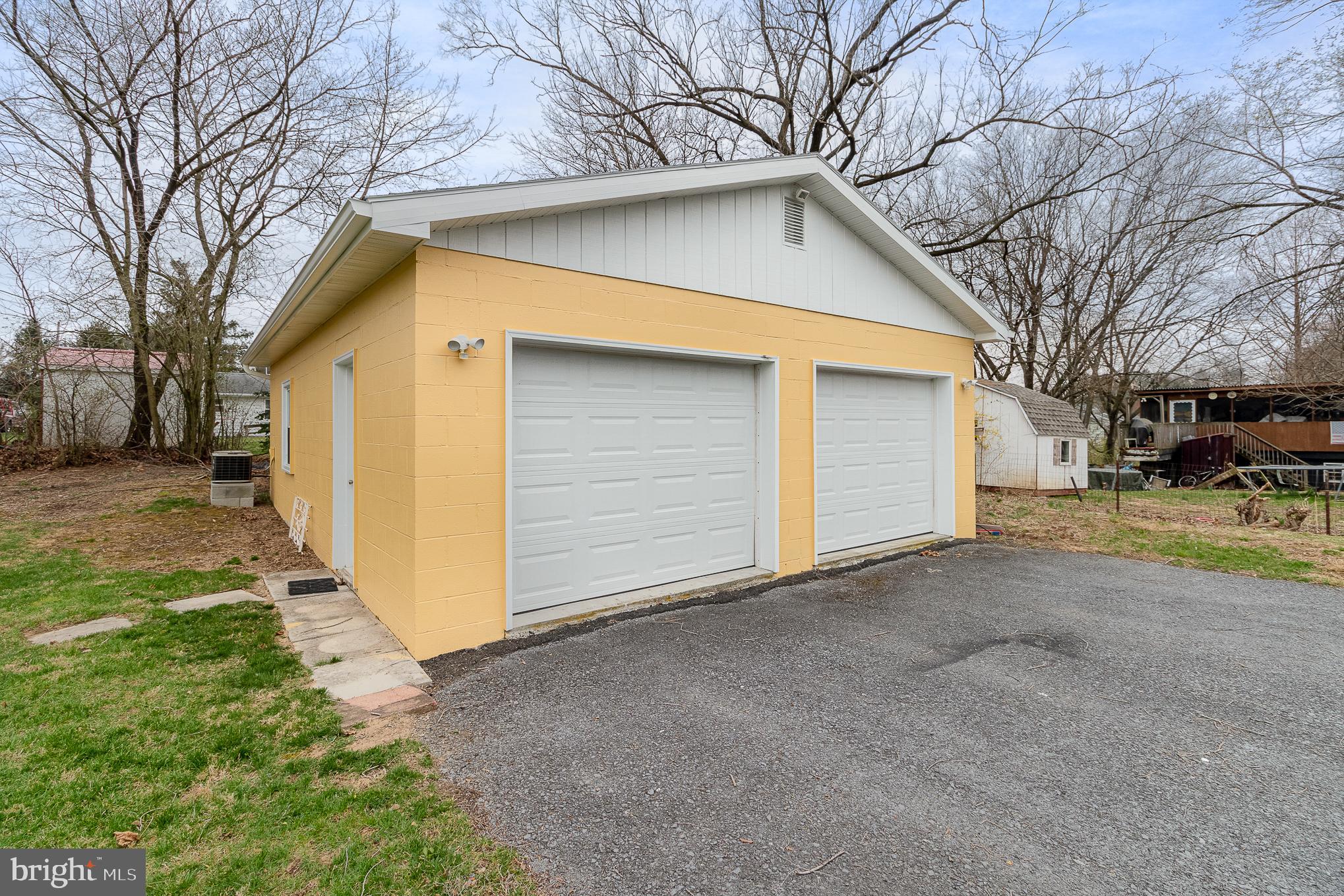 NOLL MANOR - Residential