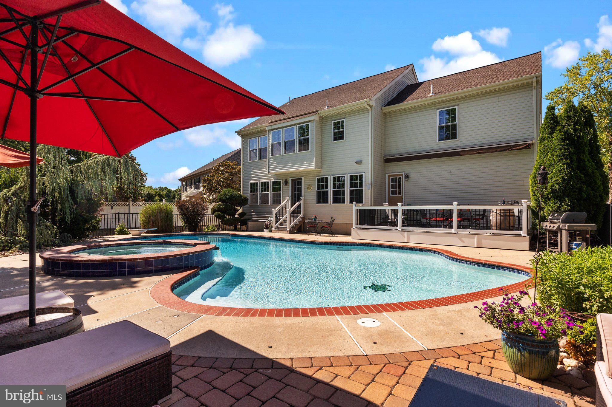 HIDDEN CREEK - Residential