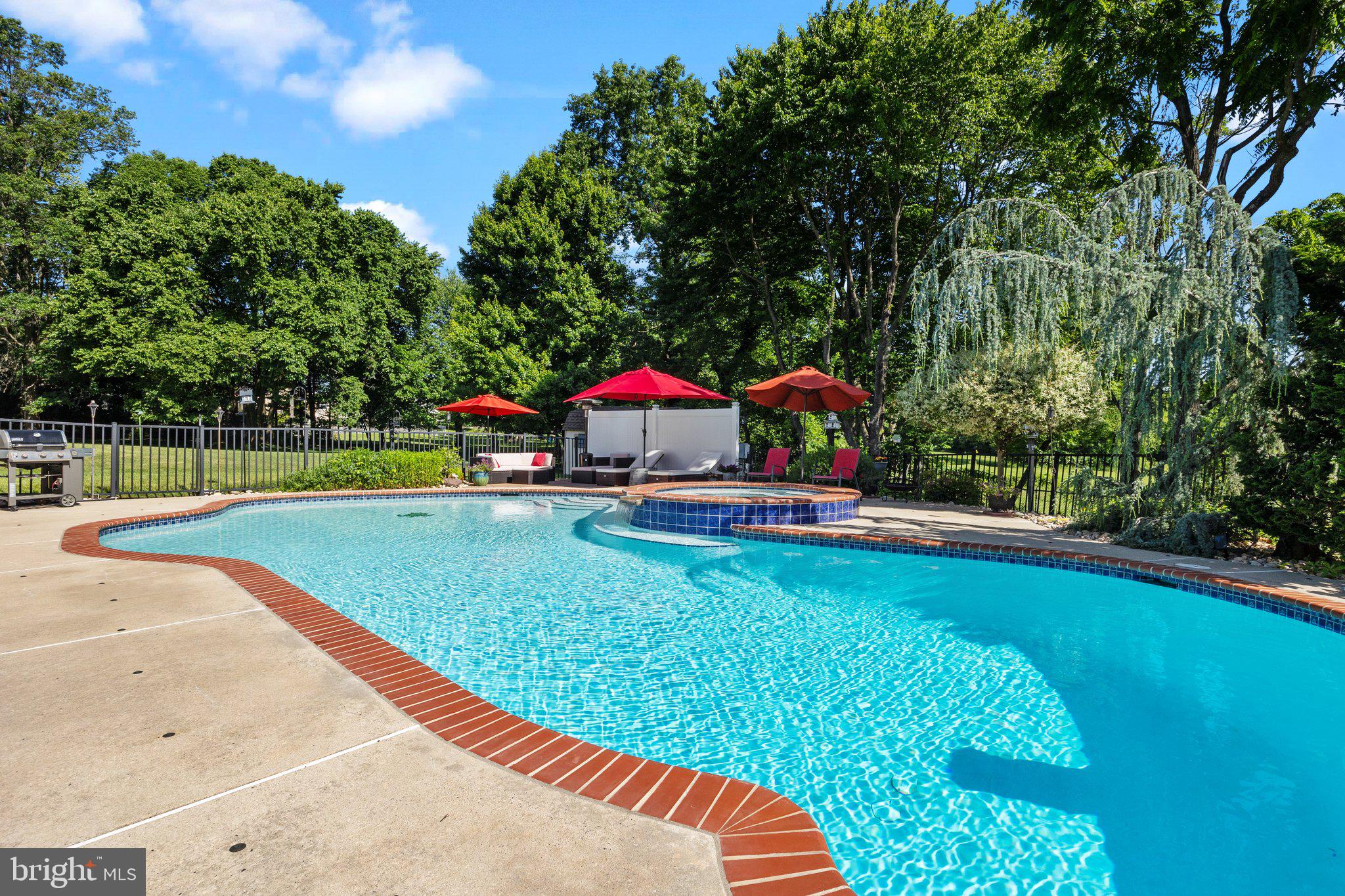 HIDDEN CREEK - Residential