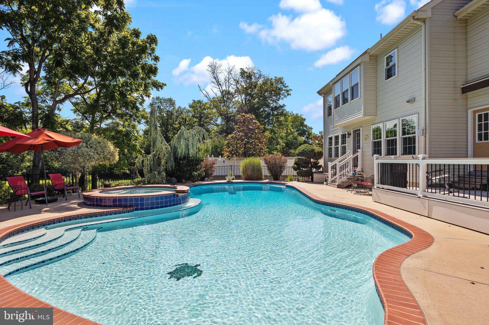 HIDDEN CREEK - Residential