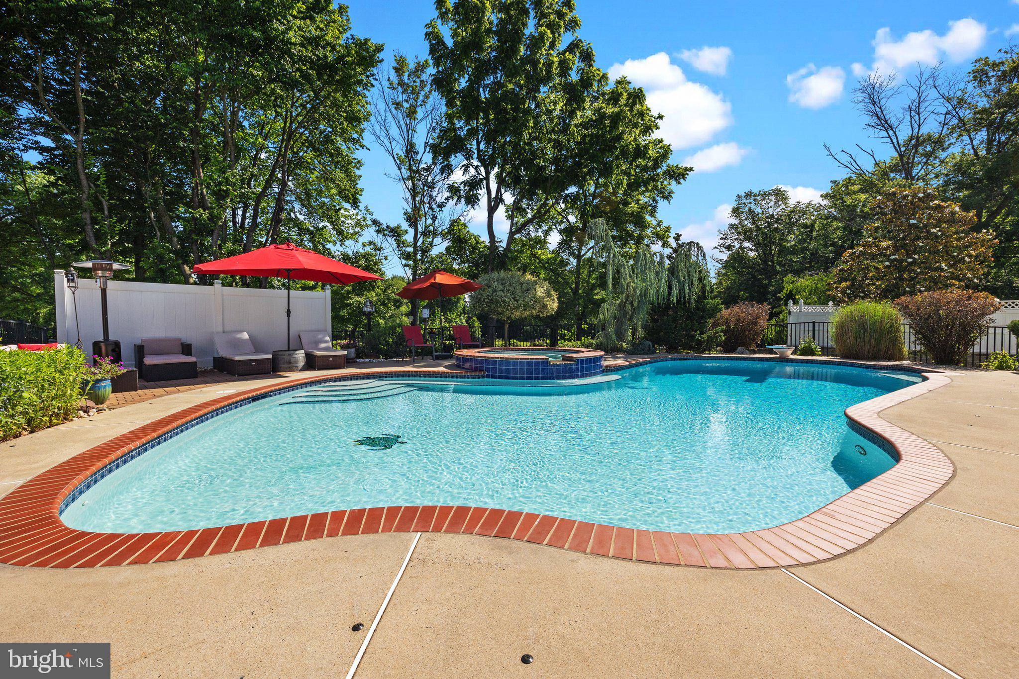 HIDDEN CREEK - Residential