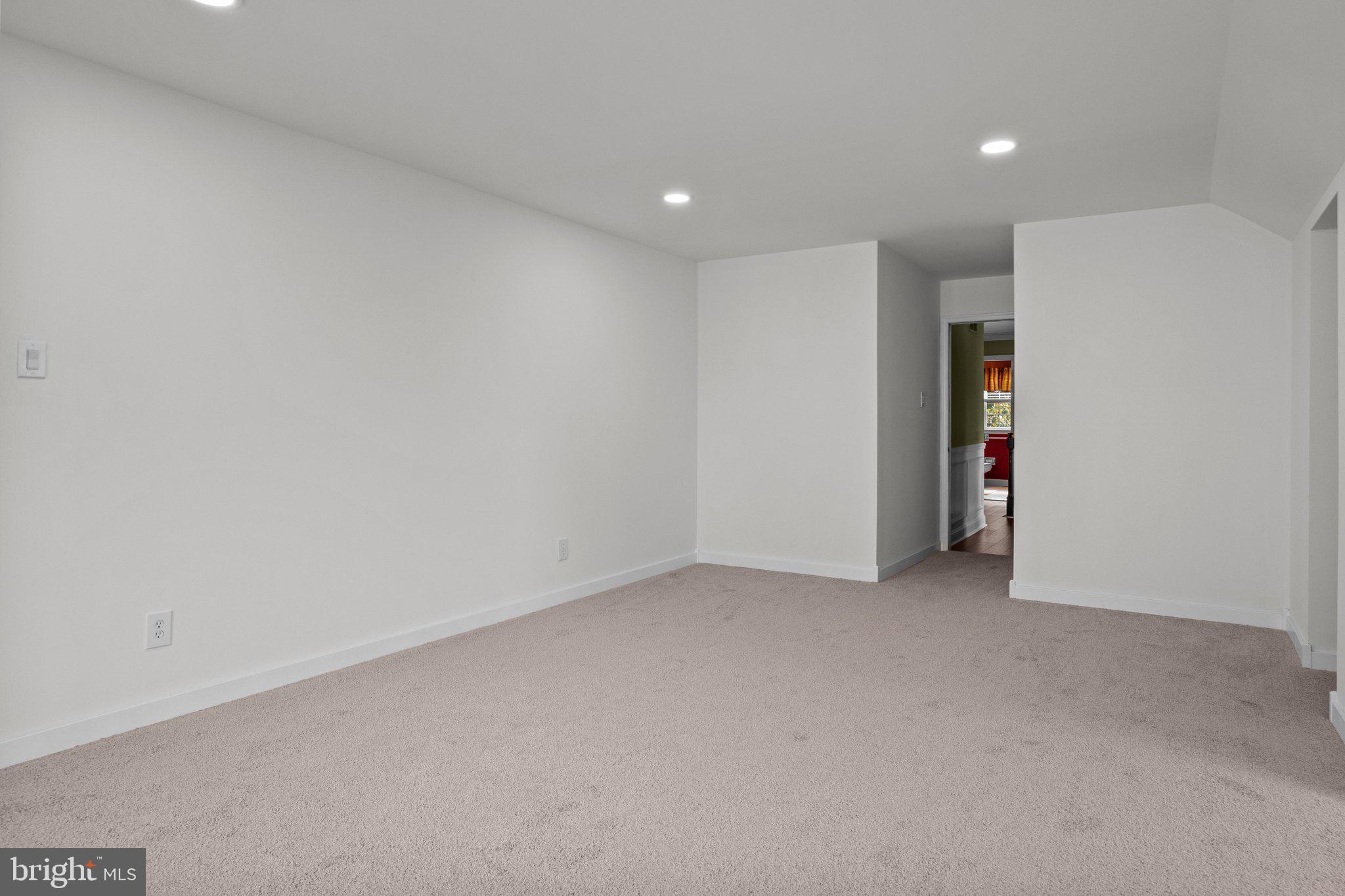 HIDDEN CREEK - Residential