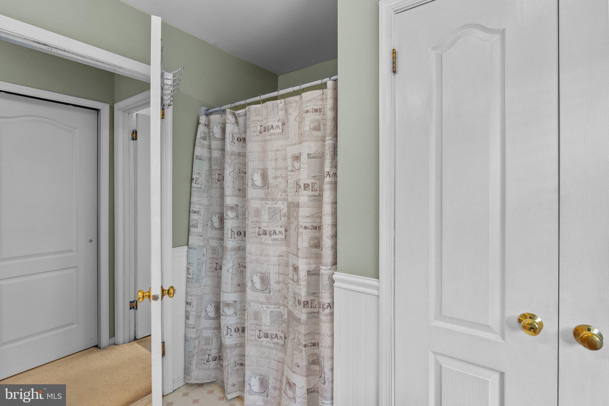 HIDDEN CREEK - Residential