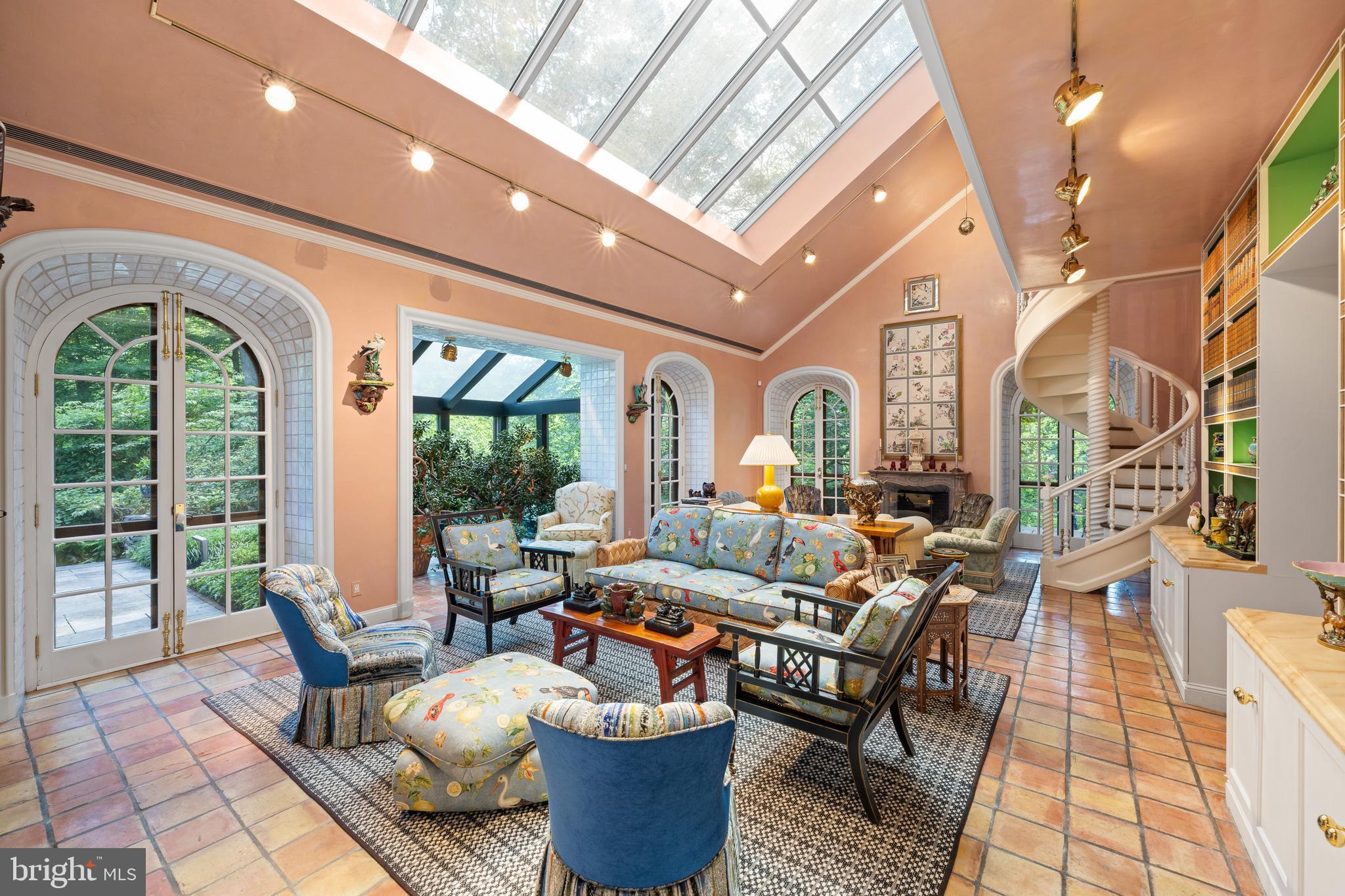 GLADWYNE - Residential