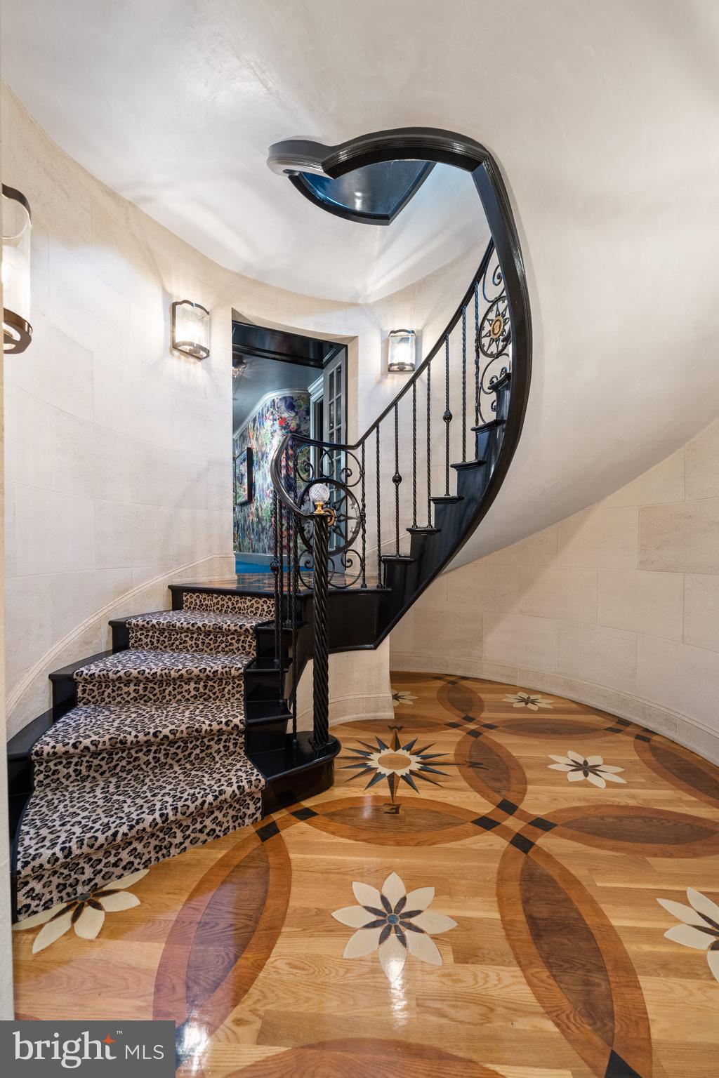 GLADWYNE - Residential