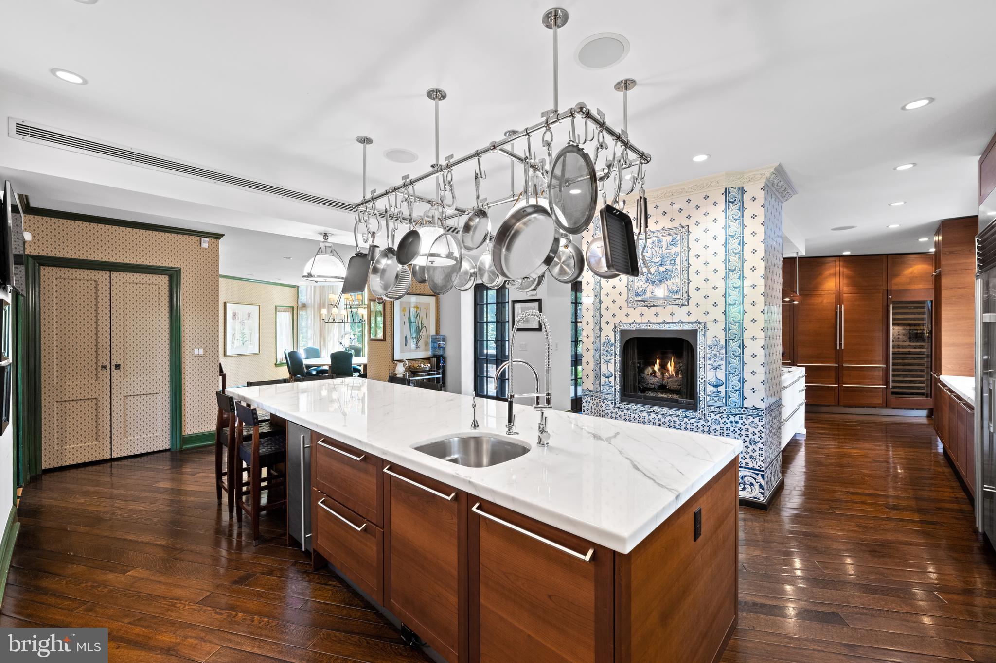 GLADWYNE - Residential