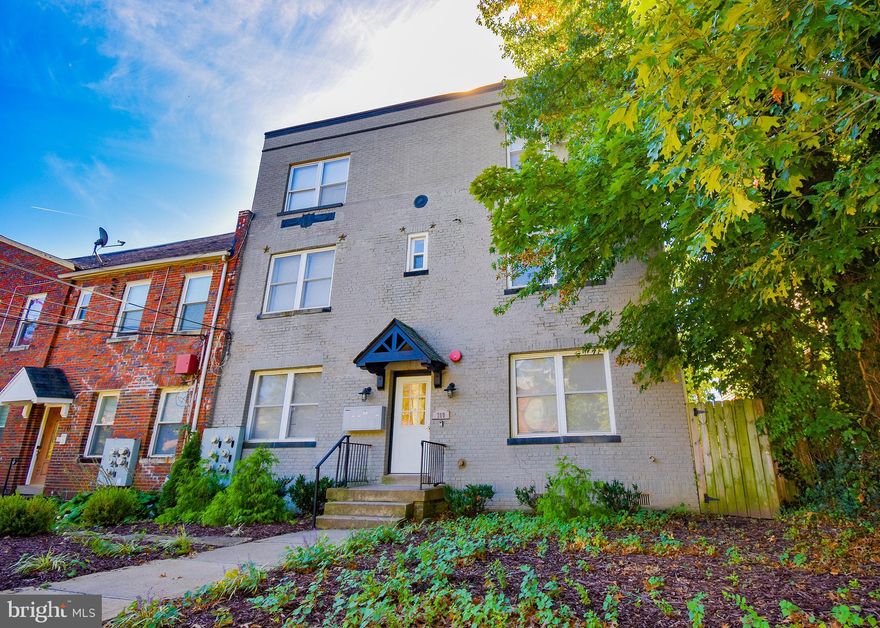 Feldman Ruel Urban Property Advisors is pleased to present 709 Irving Street NE, a 5-unit multifamily property located in Brookland, one of Washington, D.C.’s most rapidly developing submarkets. The property boasts unique unit layouts and totals 19 bedrooms, making it a great rental option for Catholic University students attracted to the dorm-style units and proximity to campus.