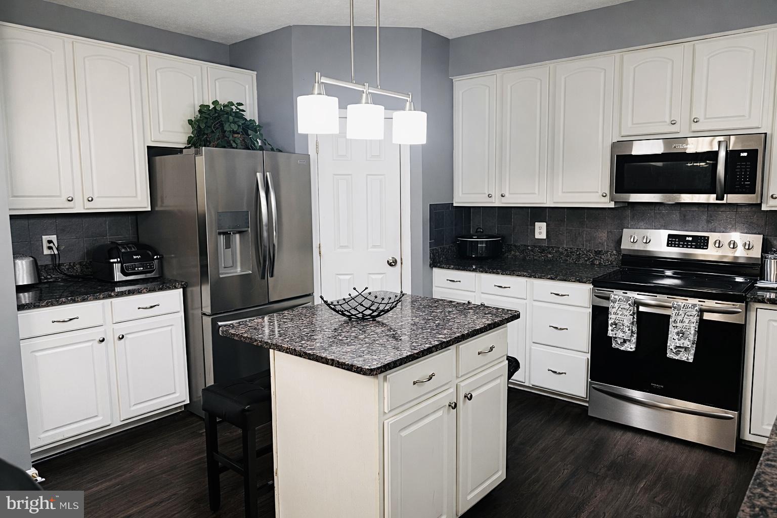 2325 SPRINGDALE LANE