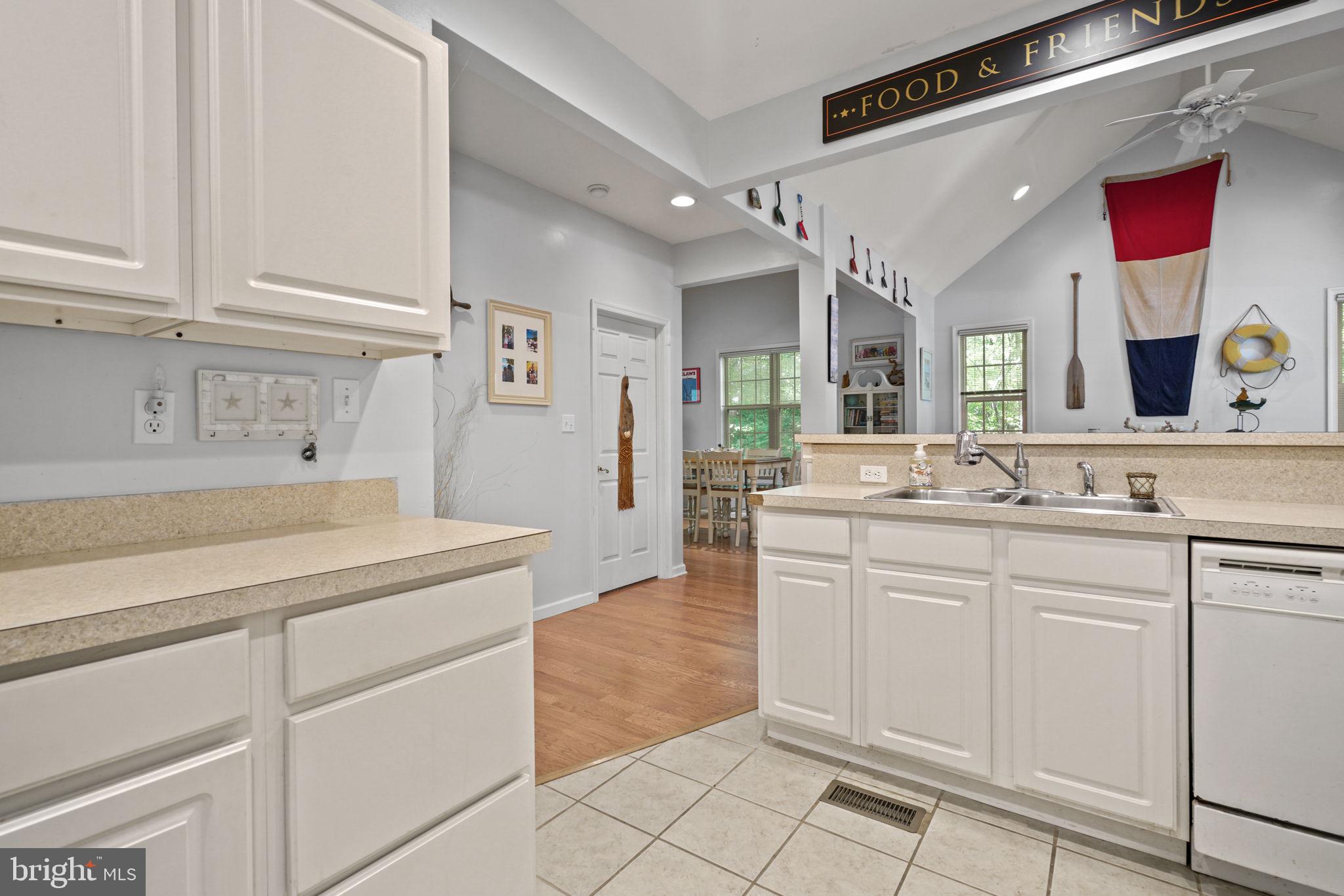 CAPTAIN'S COVE - Residential