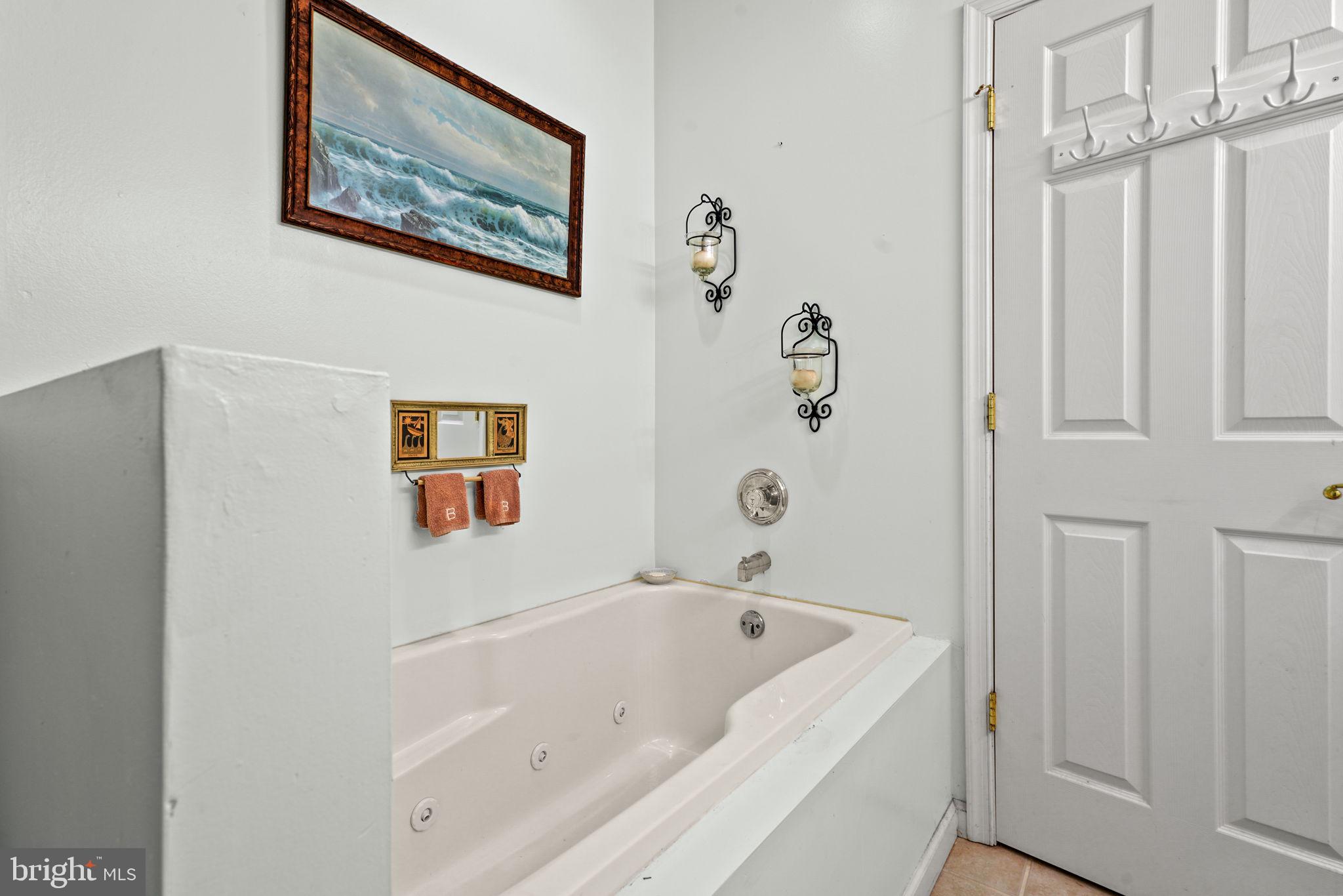 CAPTAIN'S COVE - Residential