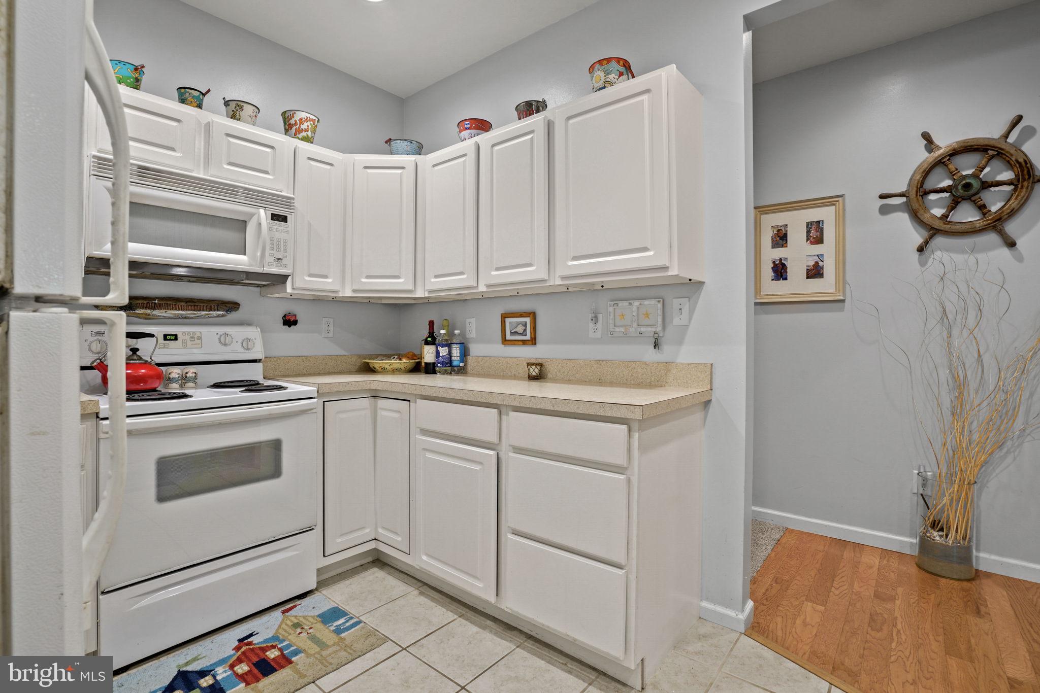 CAPTAIN'S COVE - Residential