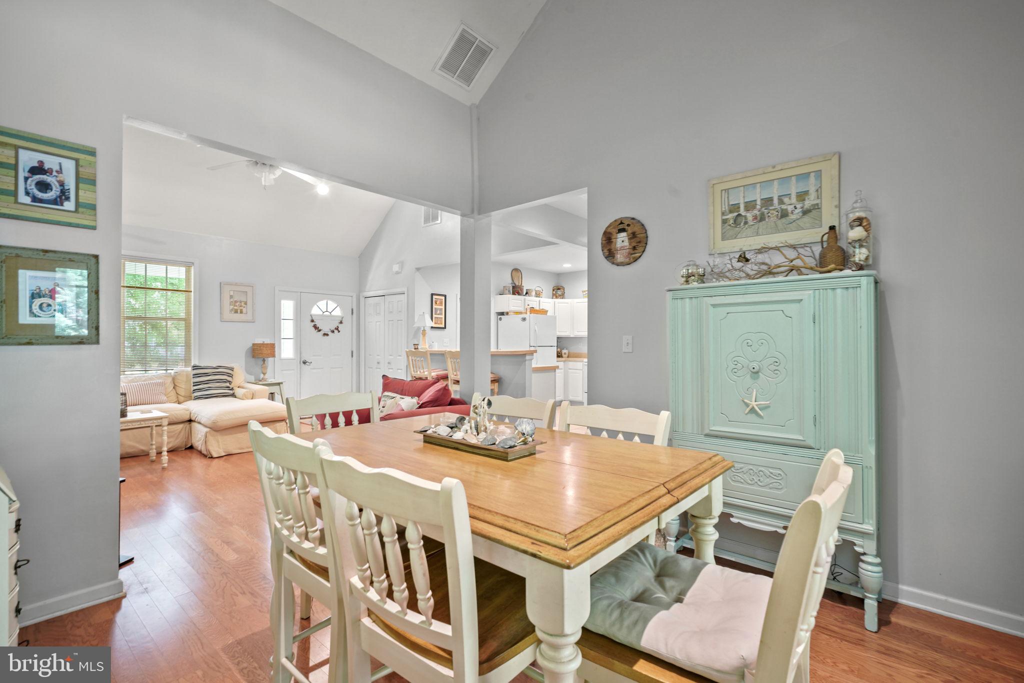 CAPTAIN'S COVE - Residential