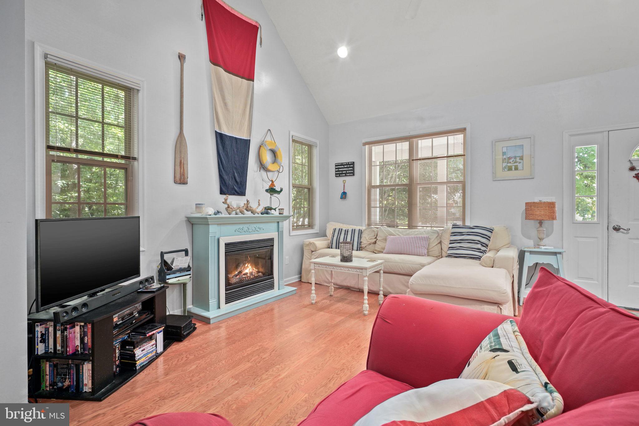 CAPTAIN'S COVE - Residential