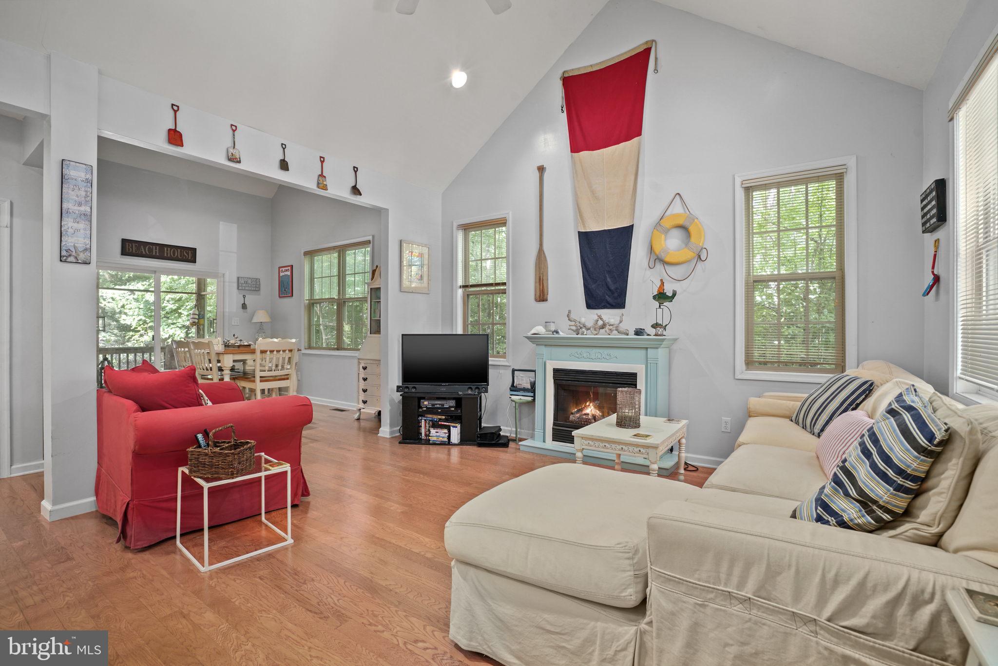 CAPTAIN'S COVE - Residential