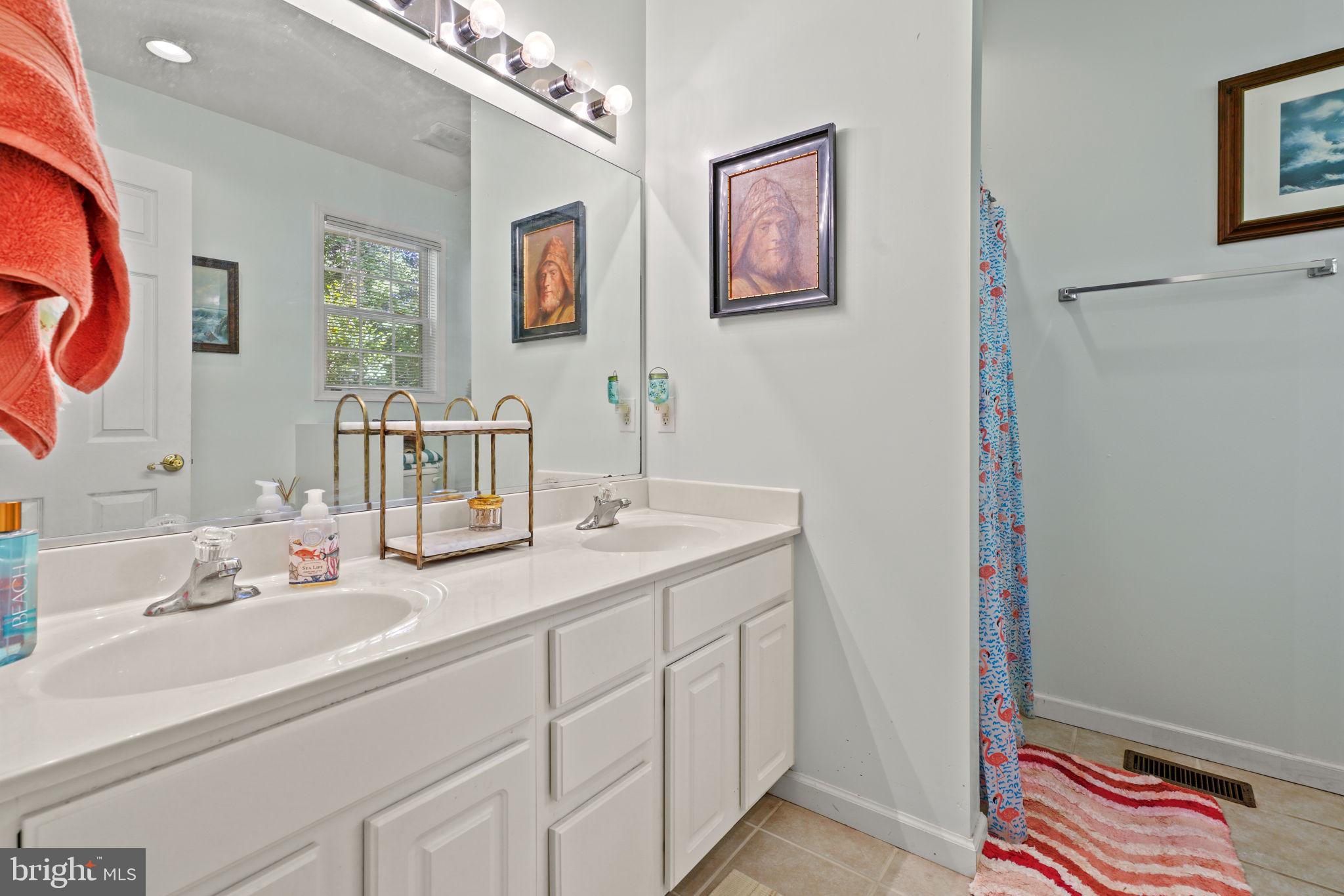 CAPTAIN'S COVE - Residential