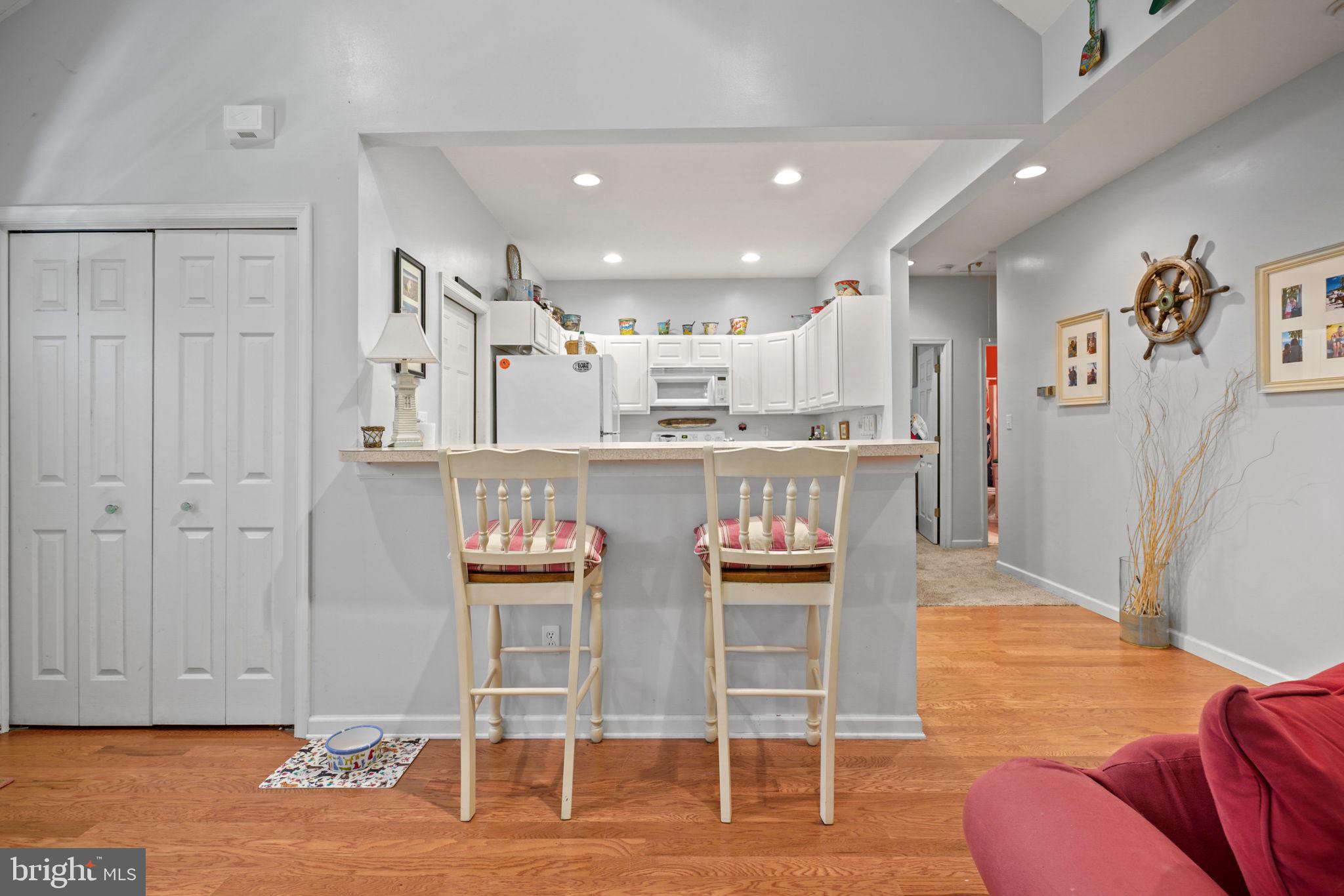 CAPTAIN'S COVE - Residential