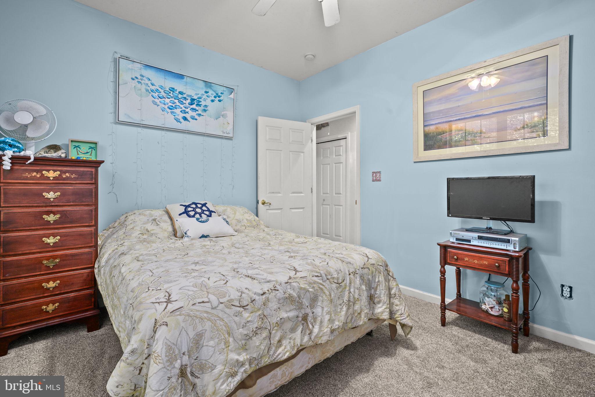 CAPTAIN'S COVE - Residential