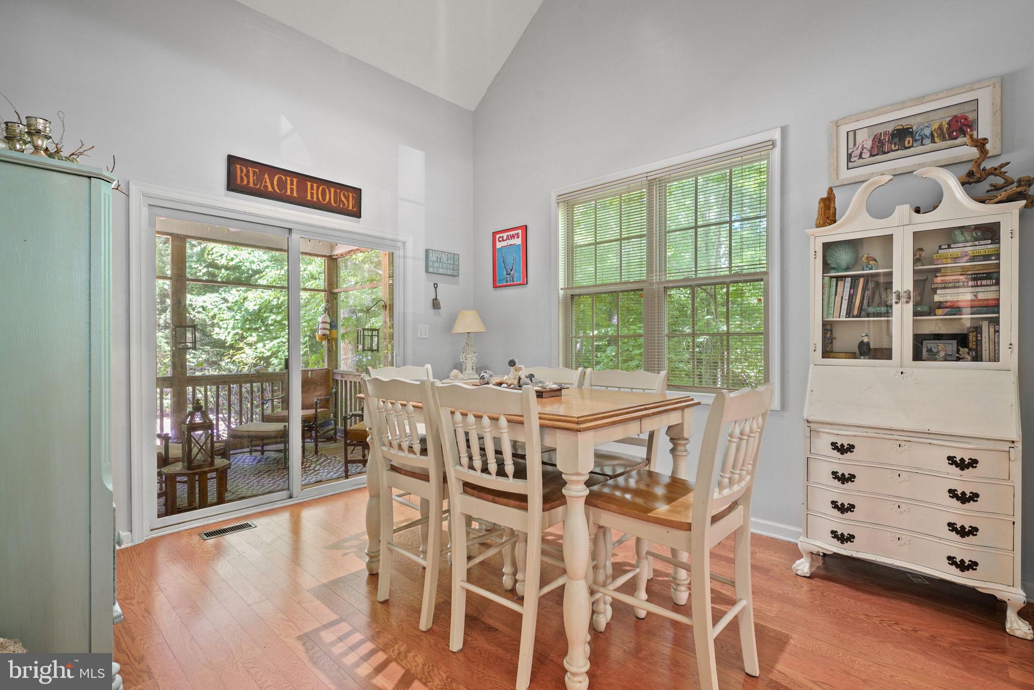 CAPTAIN'S COVE - Residential