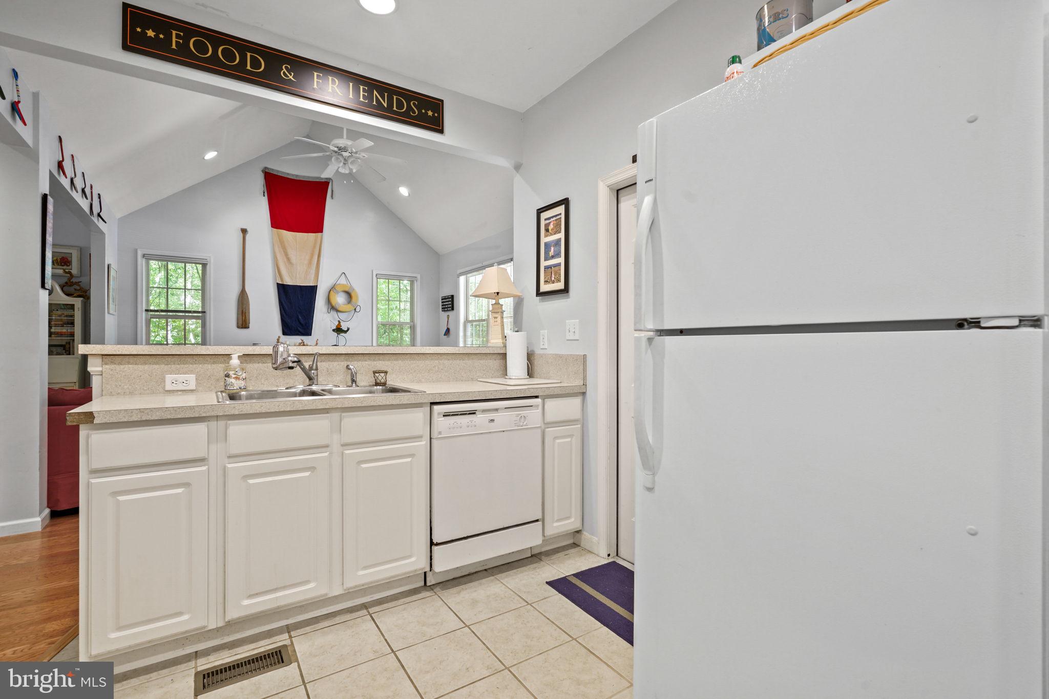 CAPTAIN'S COVE - Residential