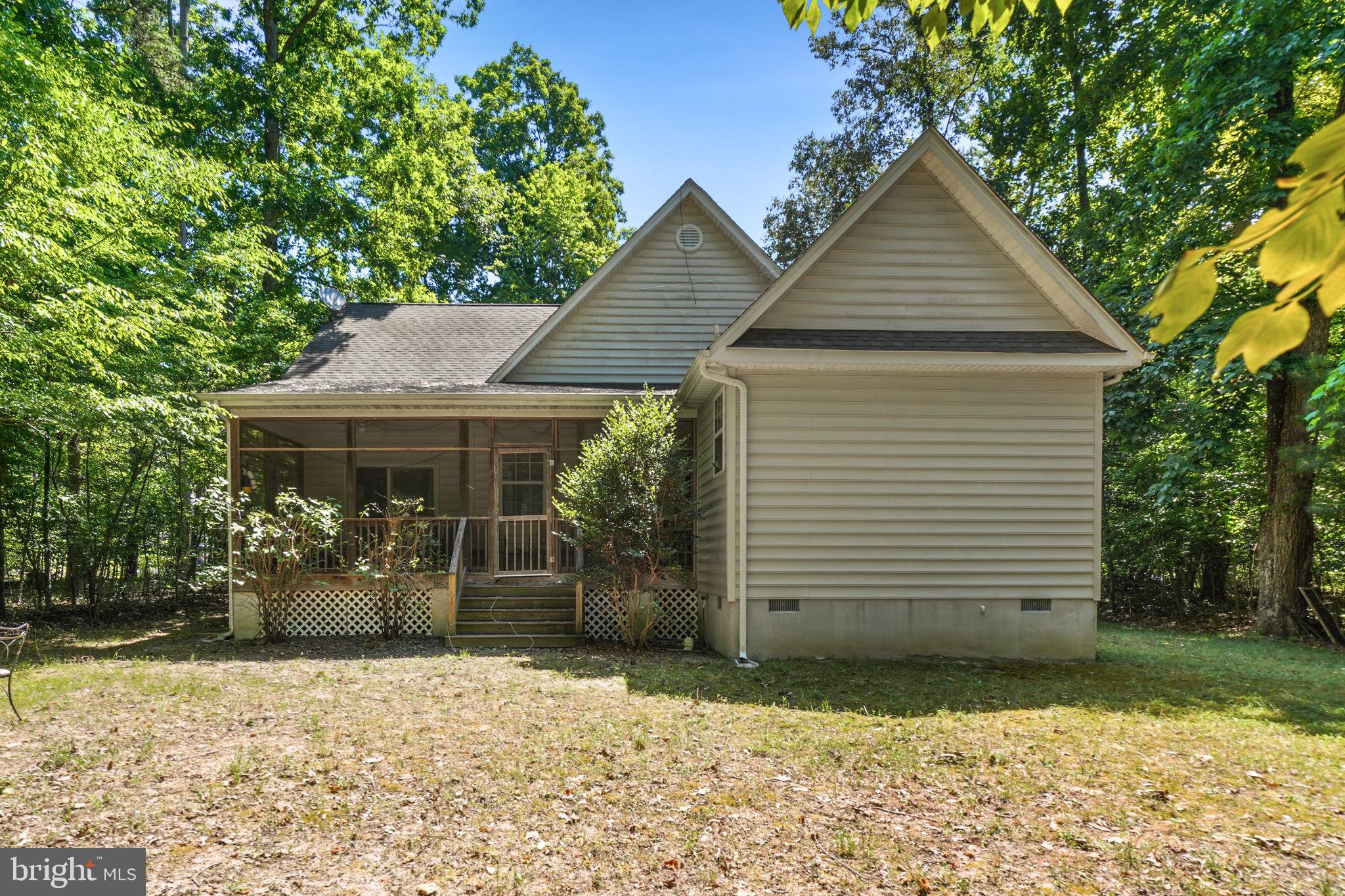 CAPTAIN'S COVE - Residential