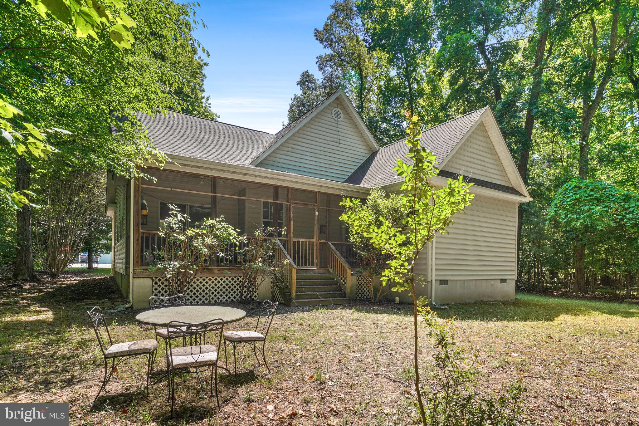 CAPTAIN'S COVE - Residential