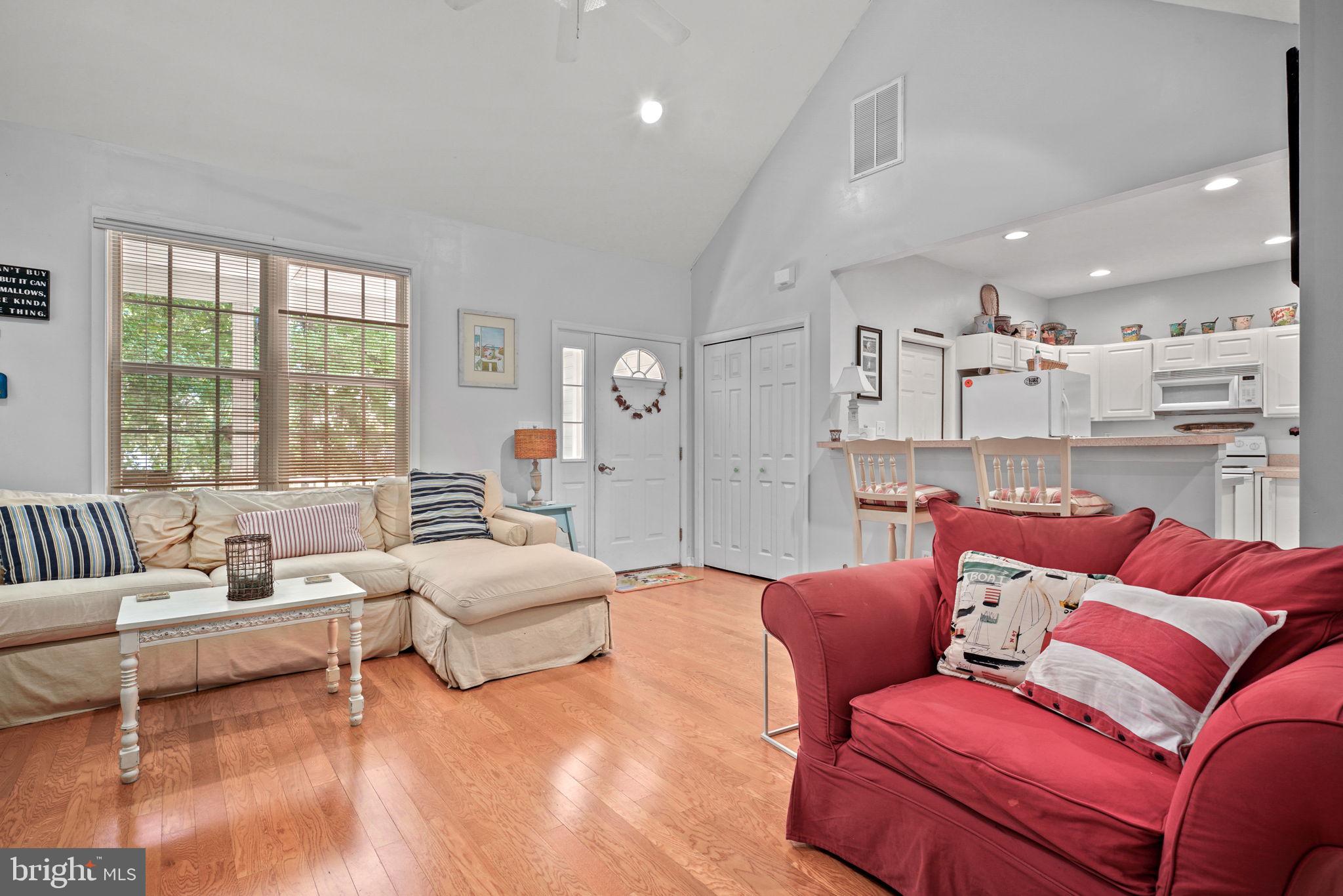 CAPTAIN'S COVE - Residential