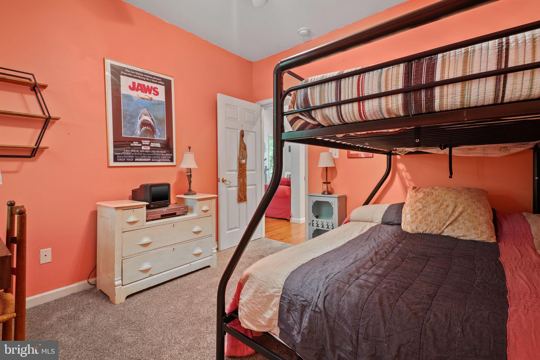 CAPTAIN'S COVE - Residential