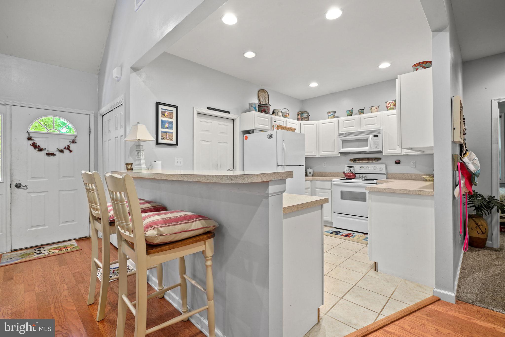 CAPTAIN'S COVE - Residential