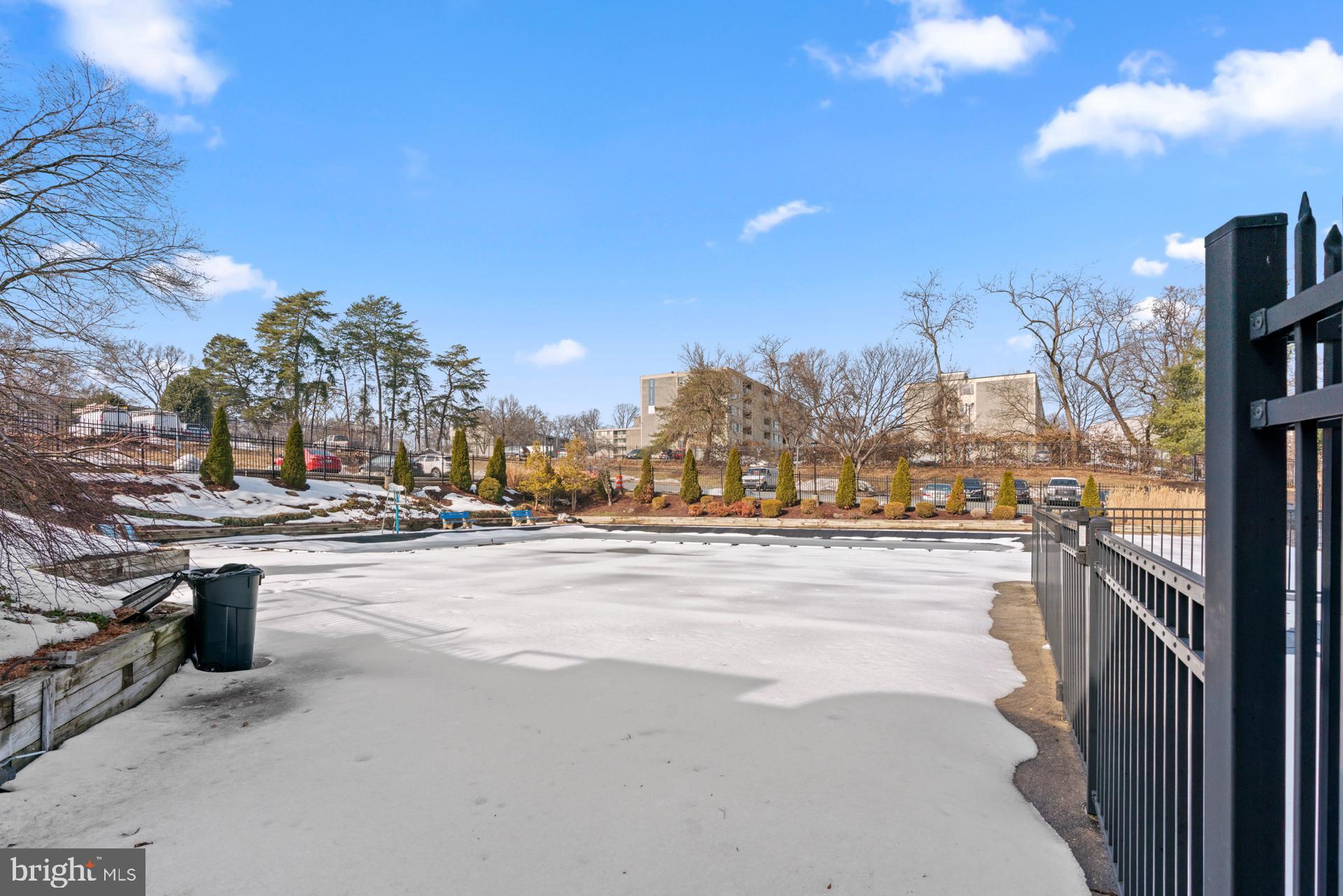 PRESIDENTIAL TOWERS - Residential