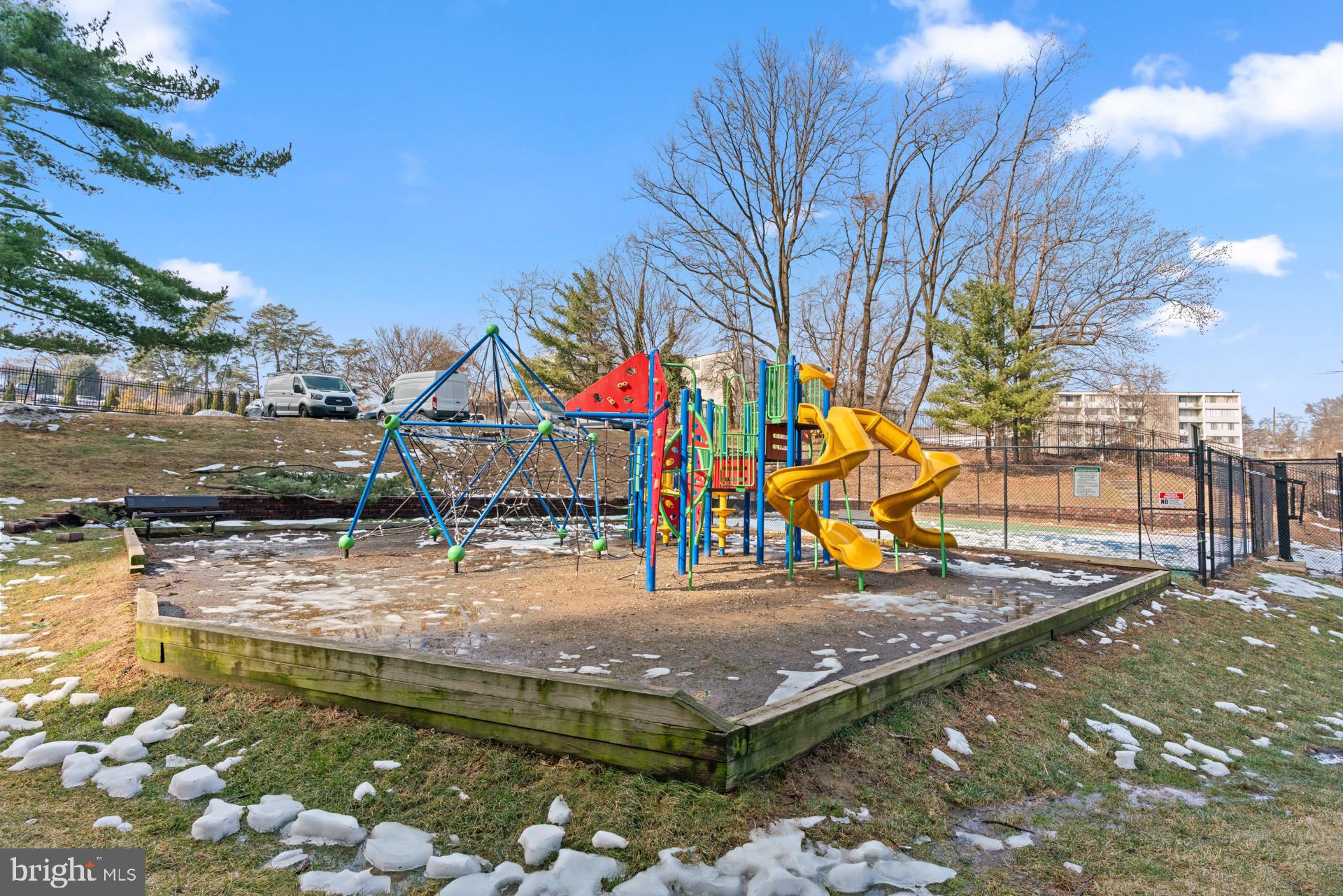 PRESIDENTIAL TOWERS - Residential